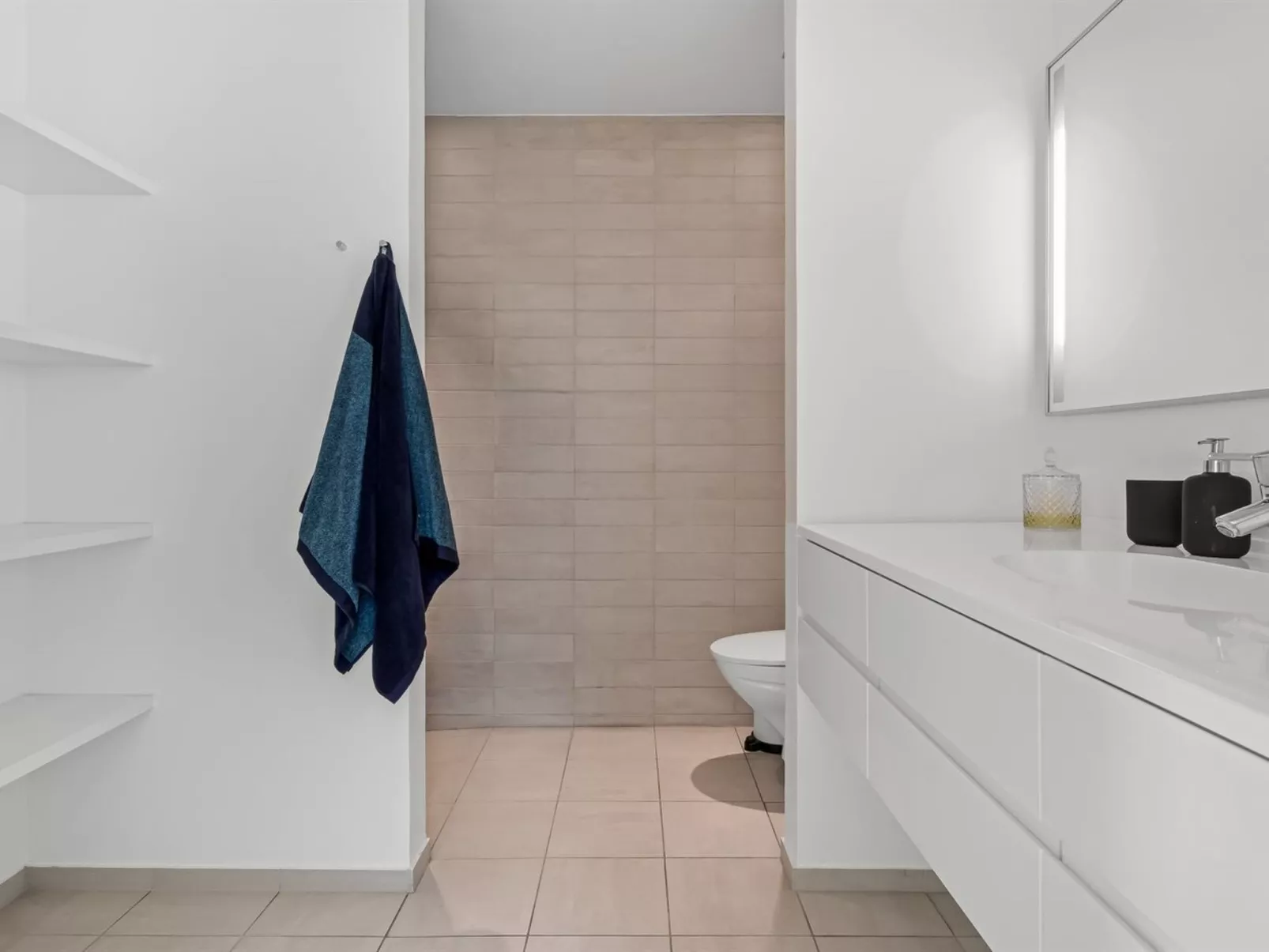 "Anita" - 575m from the sea-Binnen