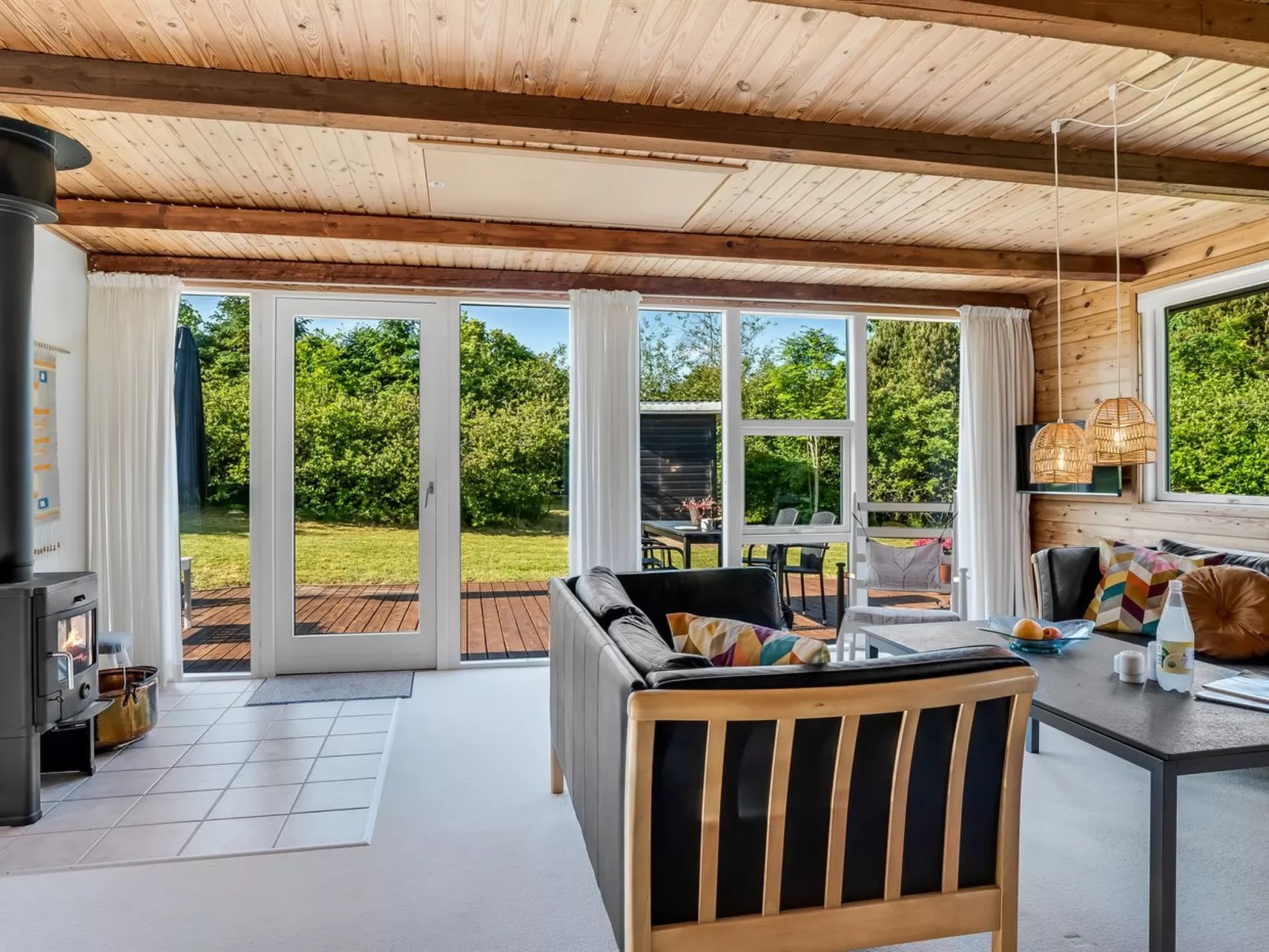 "Laris" - 700m to the fjord-Binnen