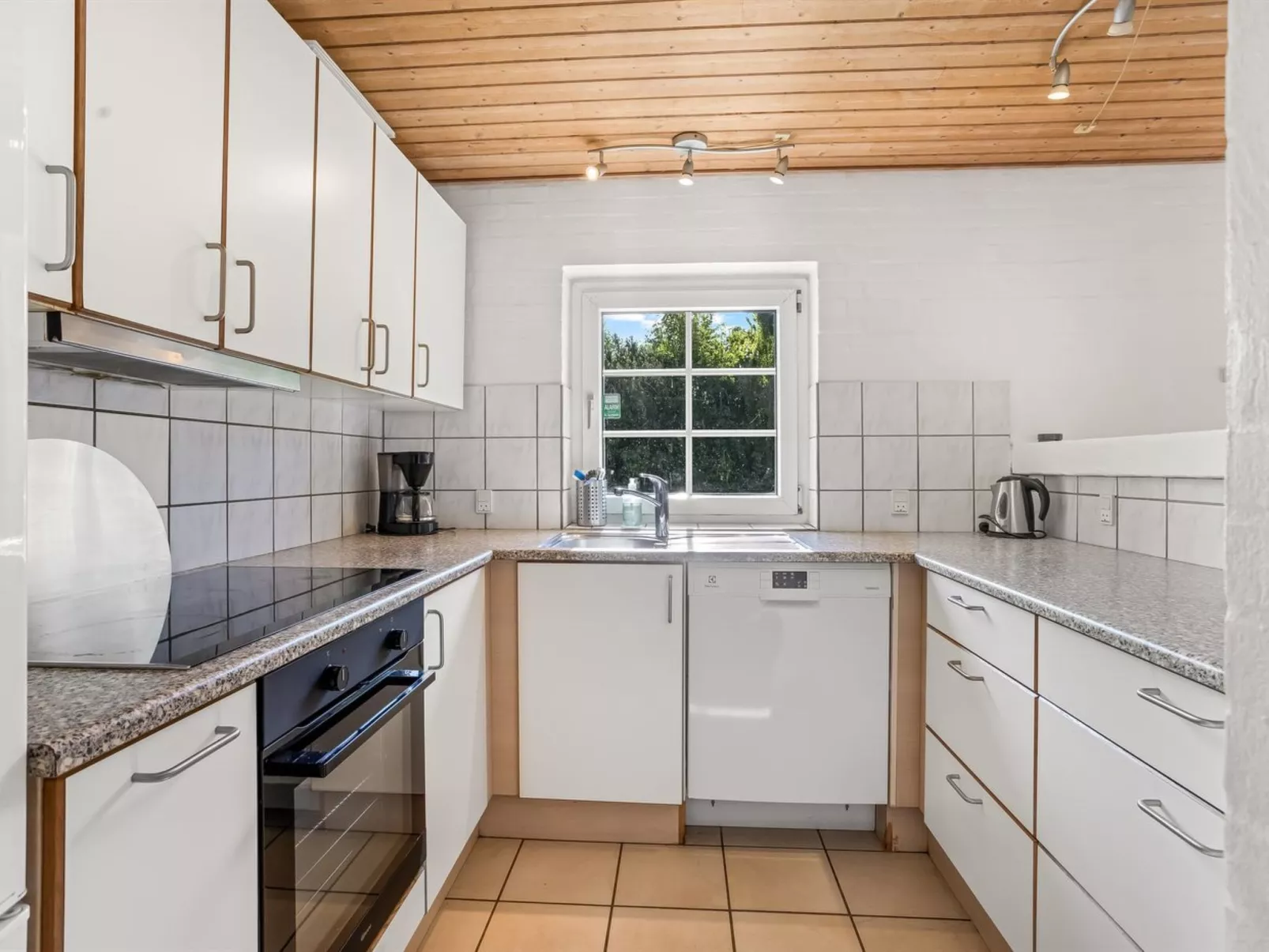 "Tara" - 900m from the sea-Binnen