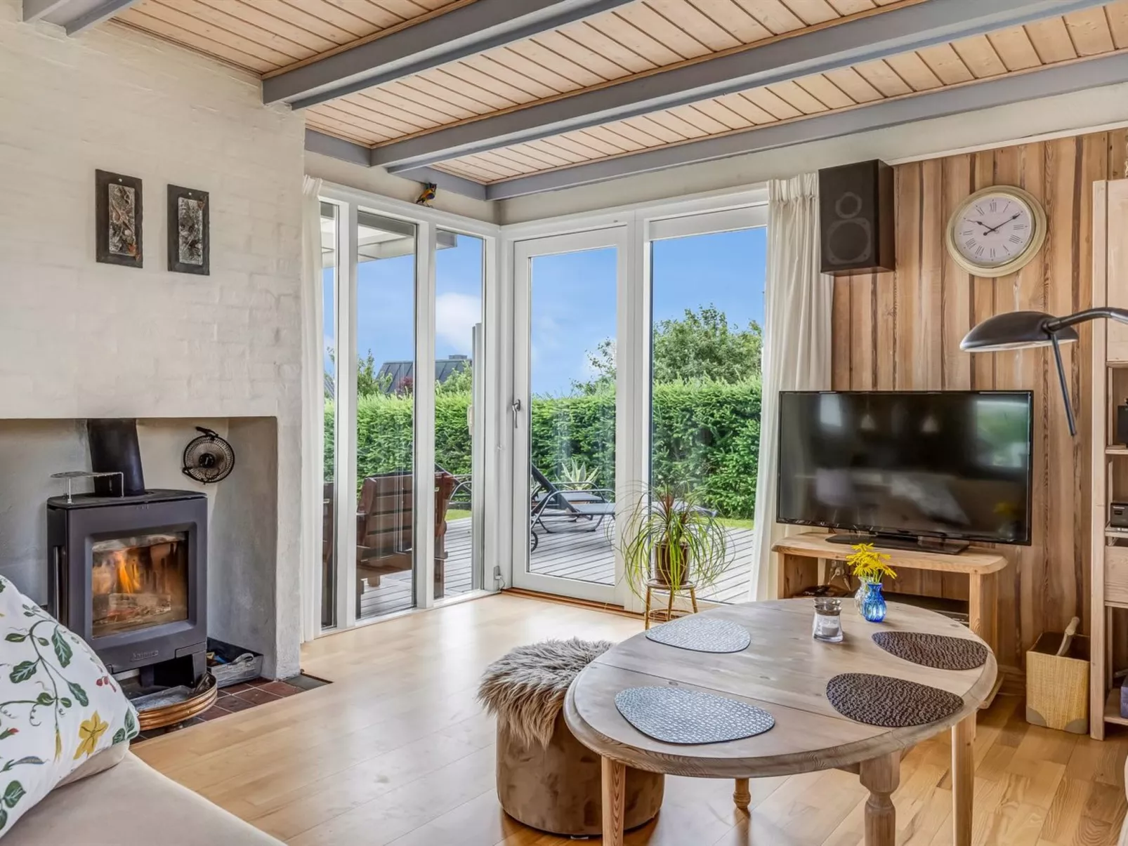 "Nielsine" - 250m from the sea-Binnen