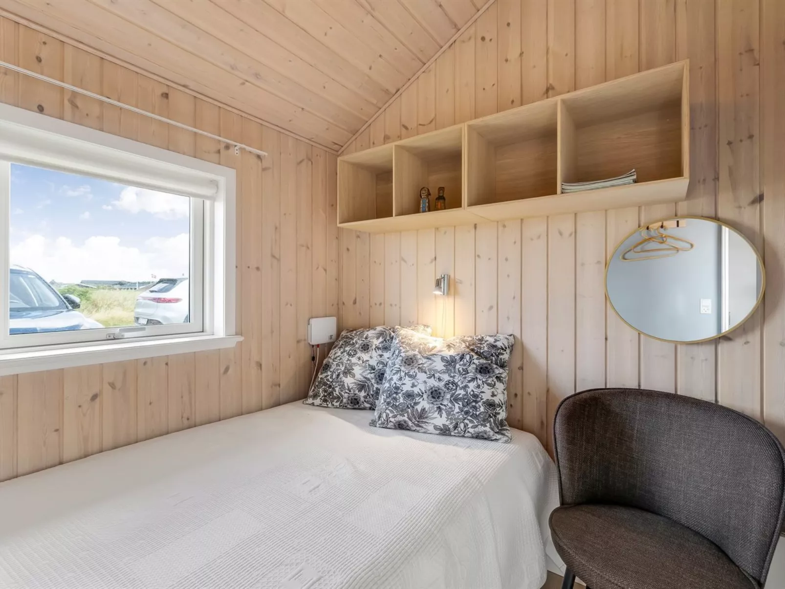 "Effie" - 500m from the sea-Binnen