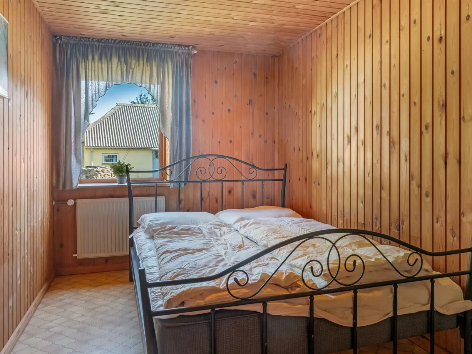 "Eiko" - 400m to the fjord-Binnen