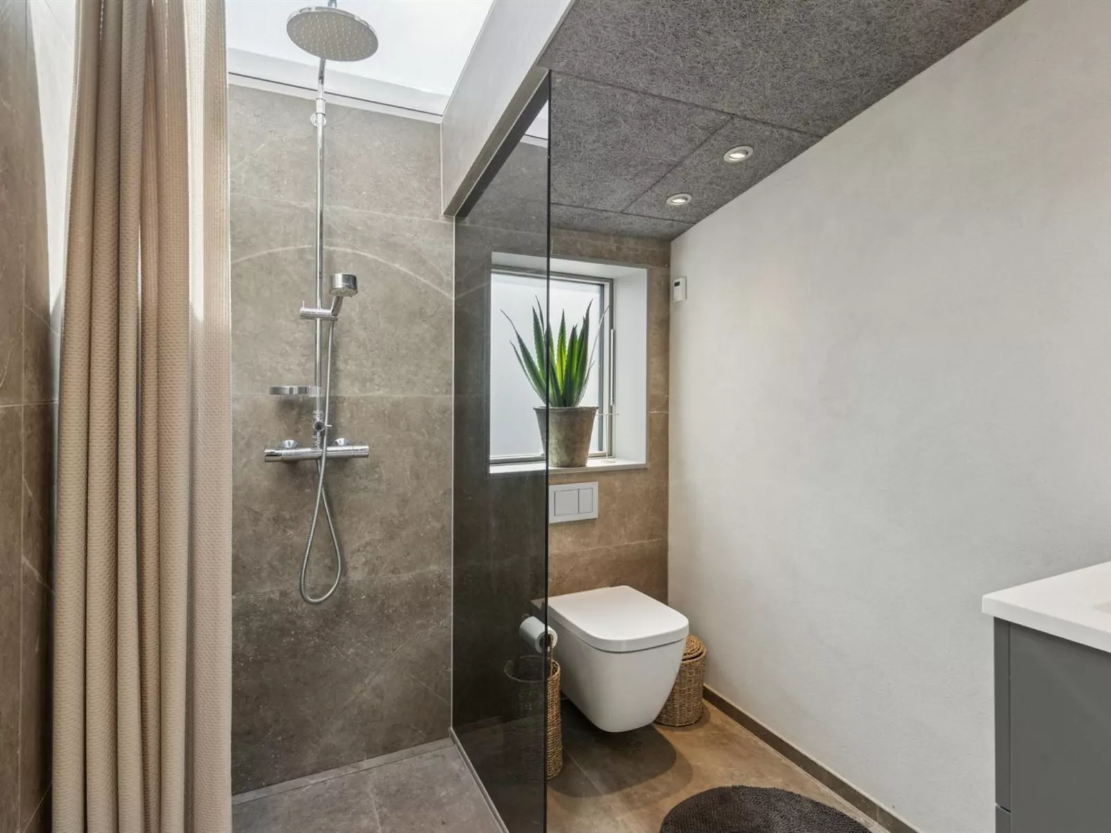 "Elvie" - 150m from the sea-Binnen