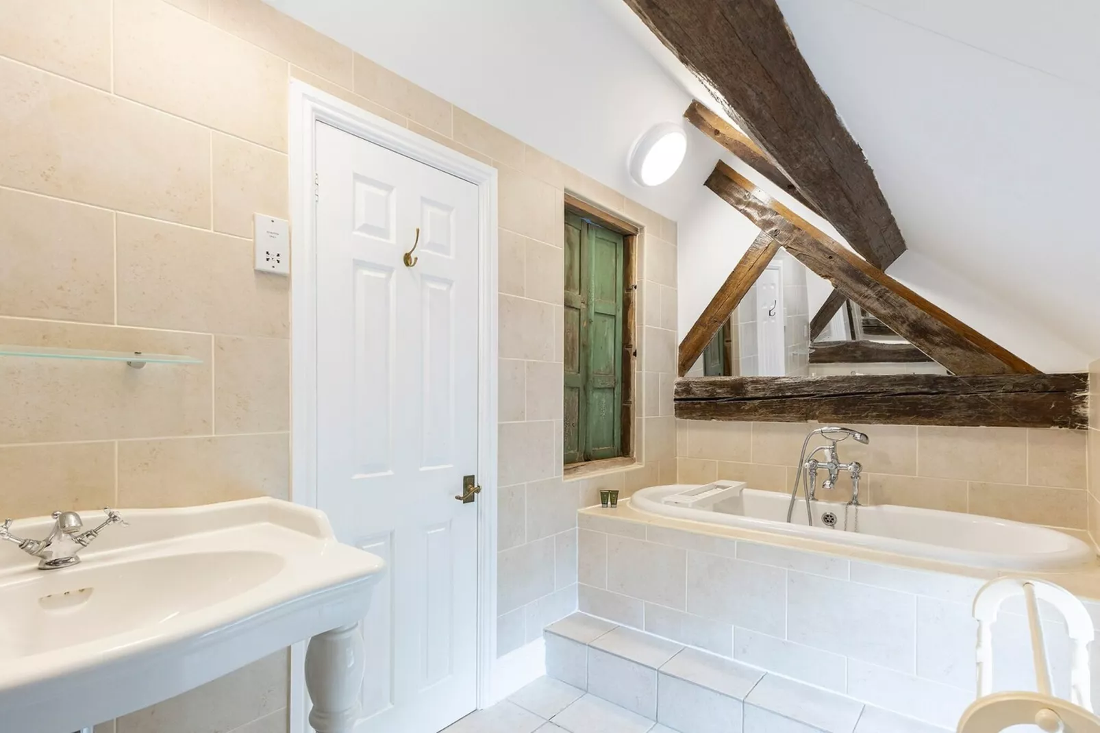 EN_DBY009_Standard Single Room - Shared-Badkamer