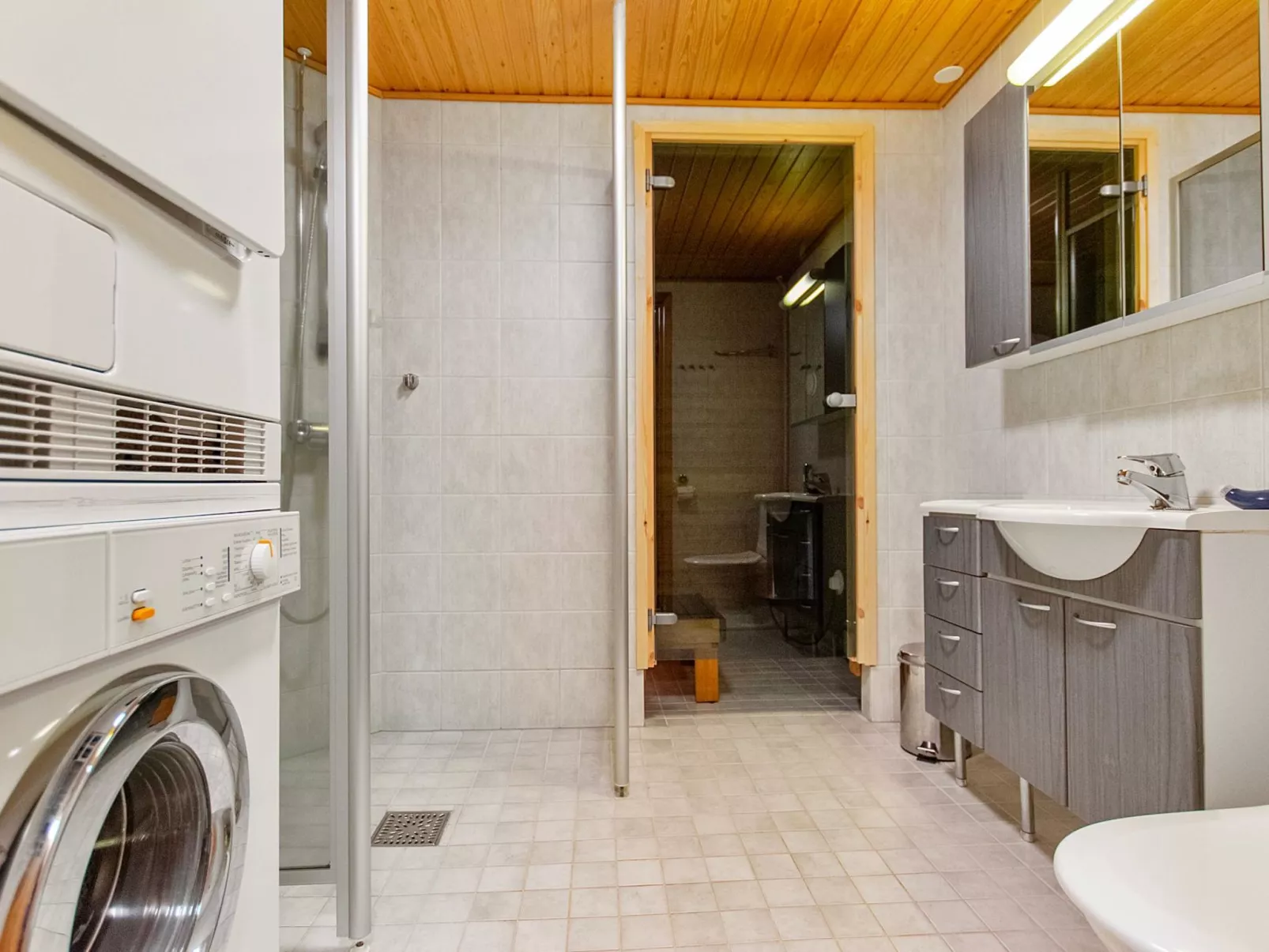 Sokosti - puilakka 4-Binnen