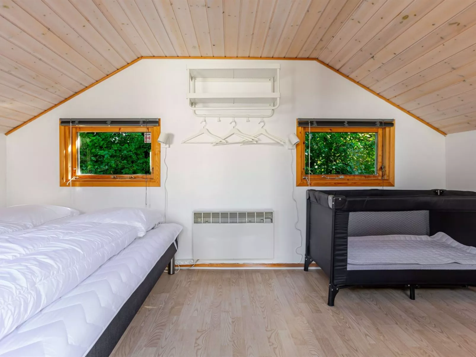 "Madita" - 30km from the sea-Binnen