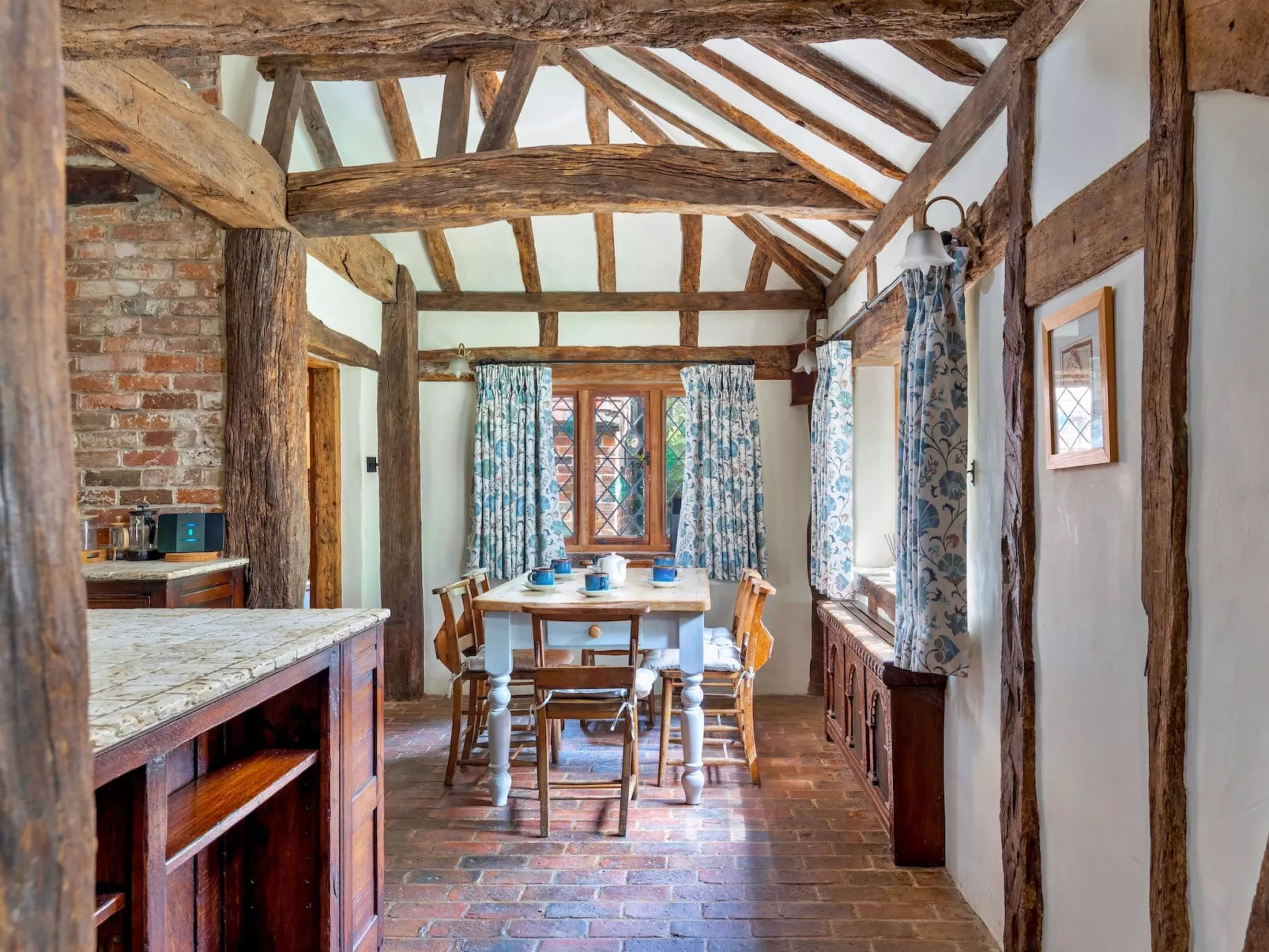 Sandhill Cottage with Hot Tub-Binnen