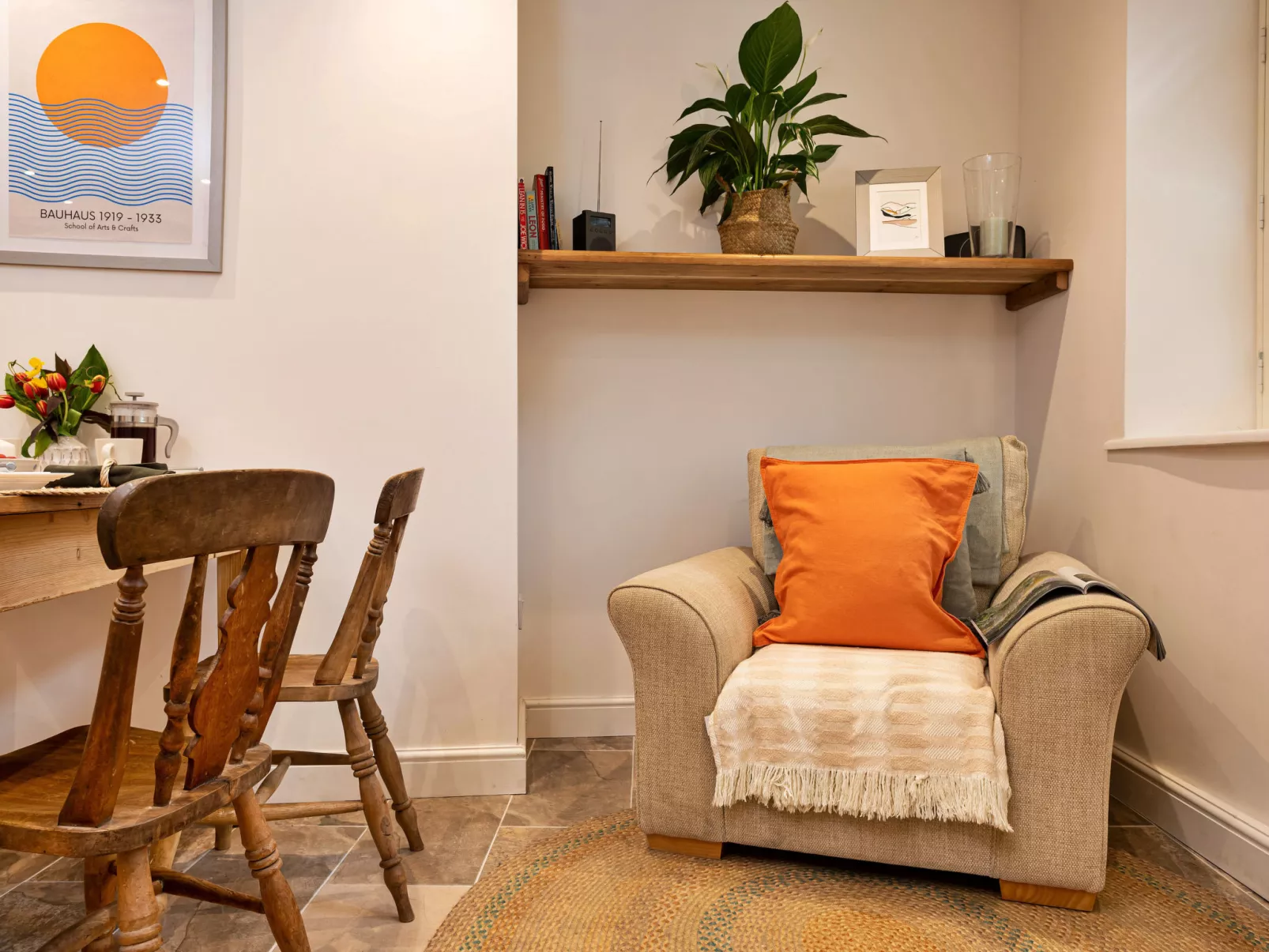 Courtyard Cottage-Binnen