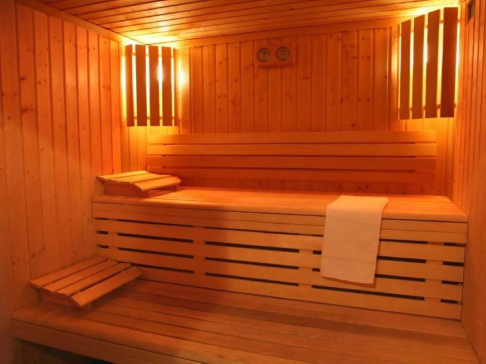 BOIS DE CHAMPELLE-Buiten