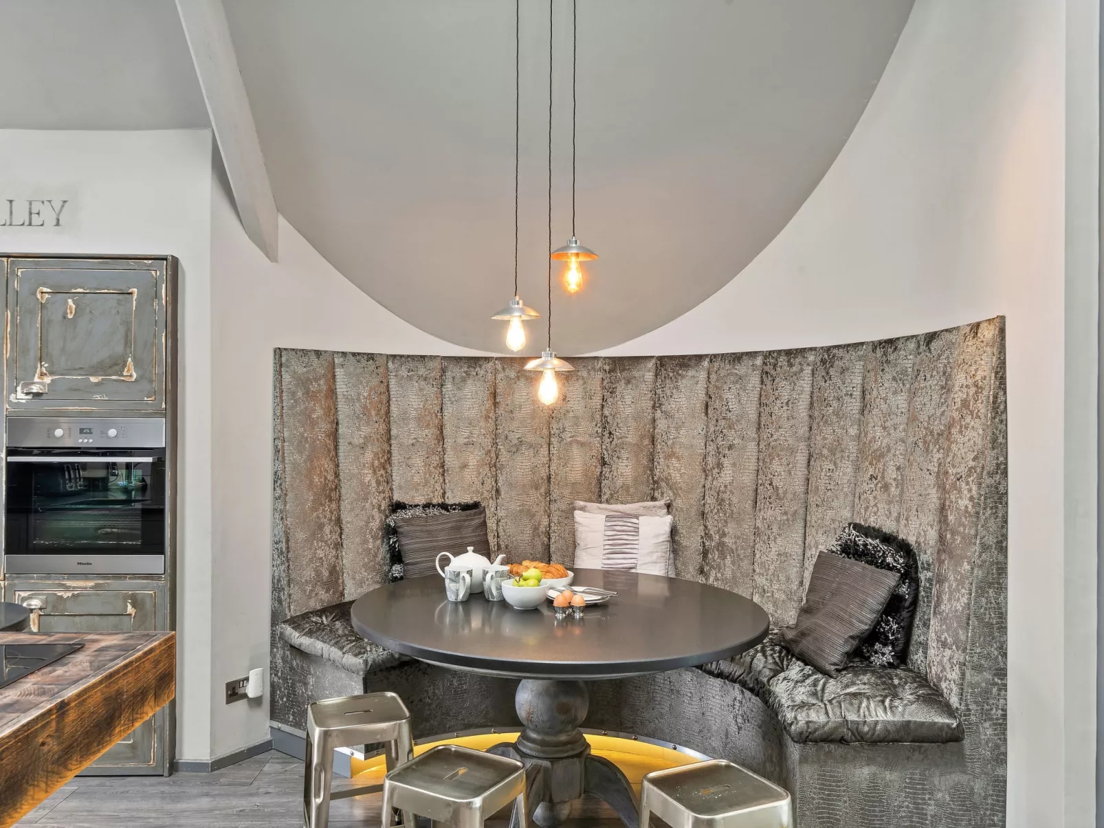 The Old Library-Binnen