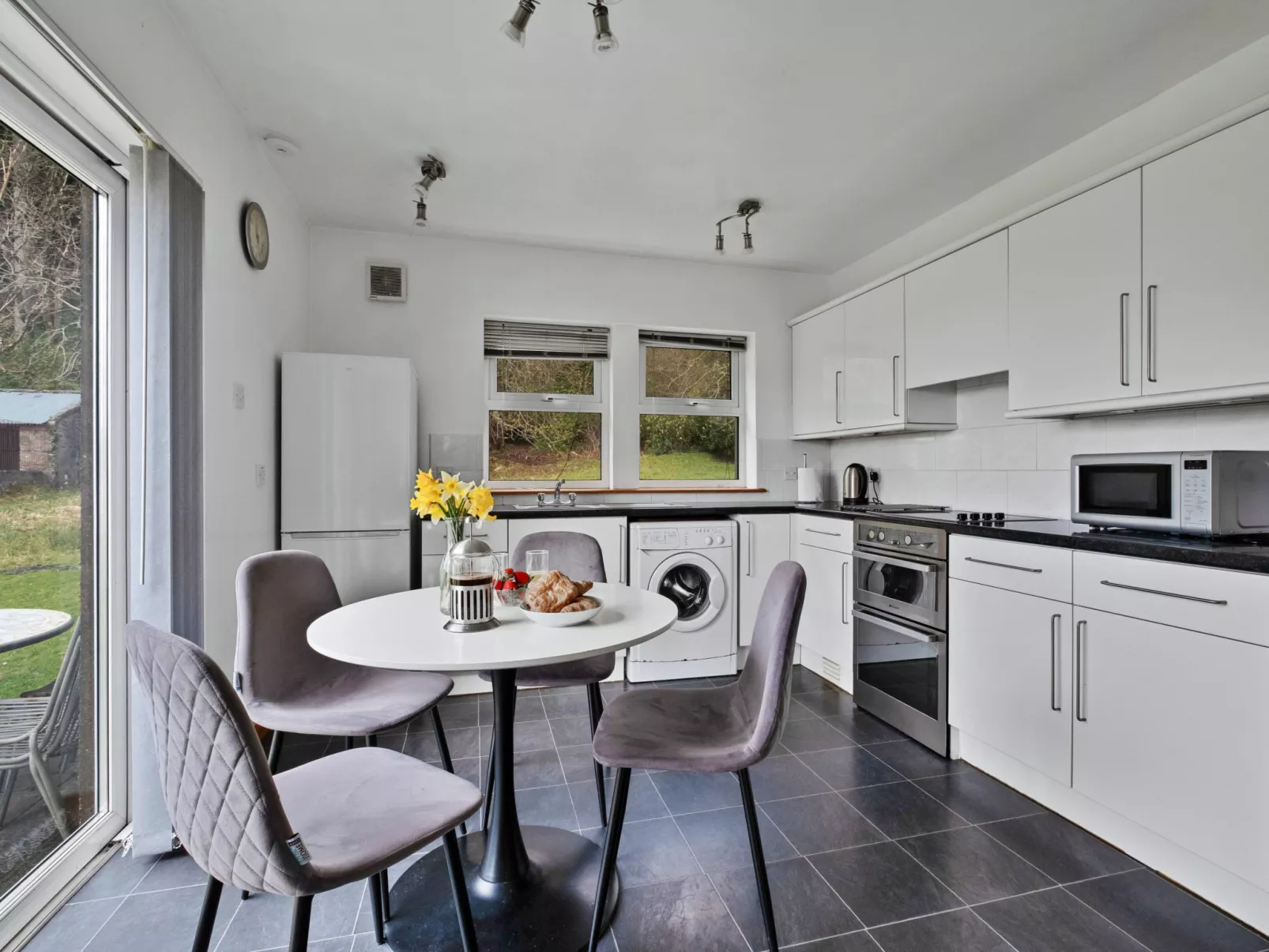 Lochead Cottage-Binnen