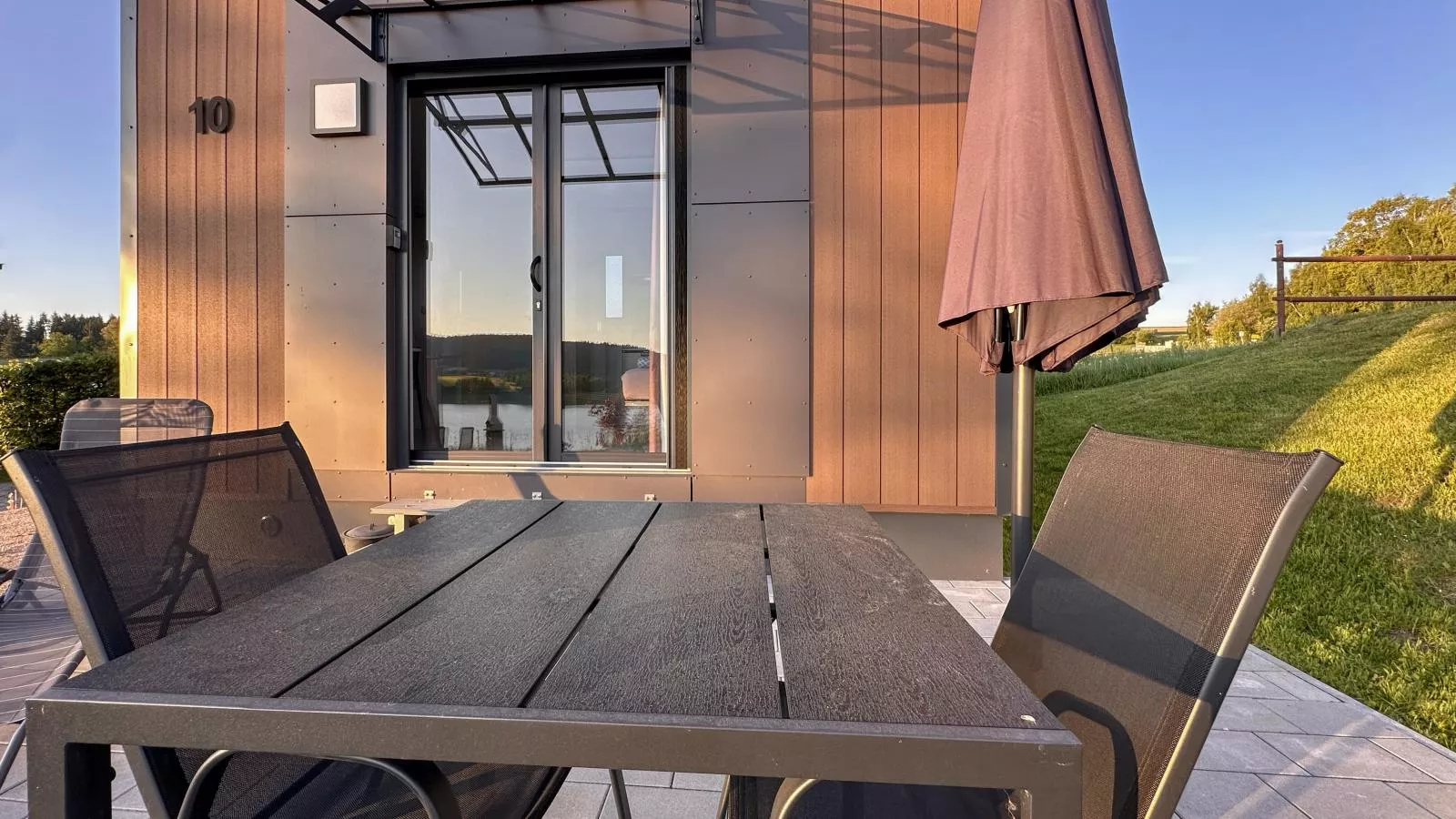 Feriendorf Seeblick - Tiny Chalet Nr 10-Terrasbalkon