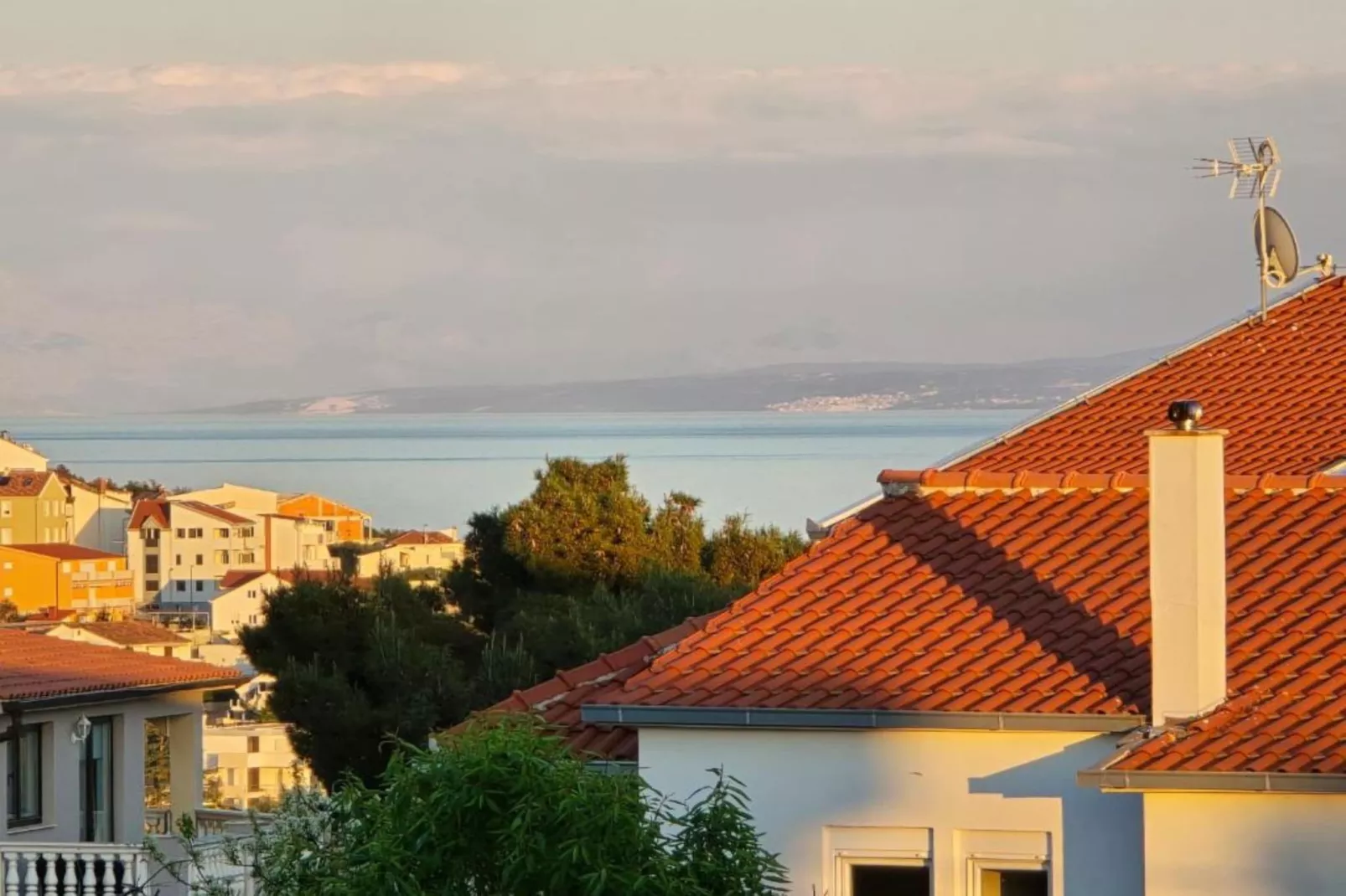 Peaceful Apartments With Style - Classsic Two Bedroom Apartment-Buitenlucht