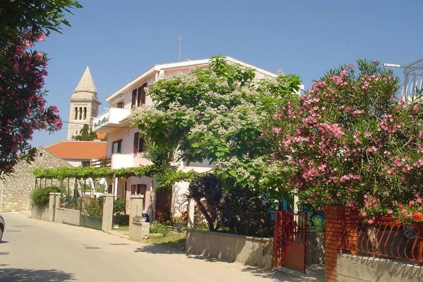 Apartments A&N Pakoštane - Two Bedroom Apartment with Terrace (A3)-Buitenlucht