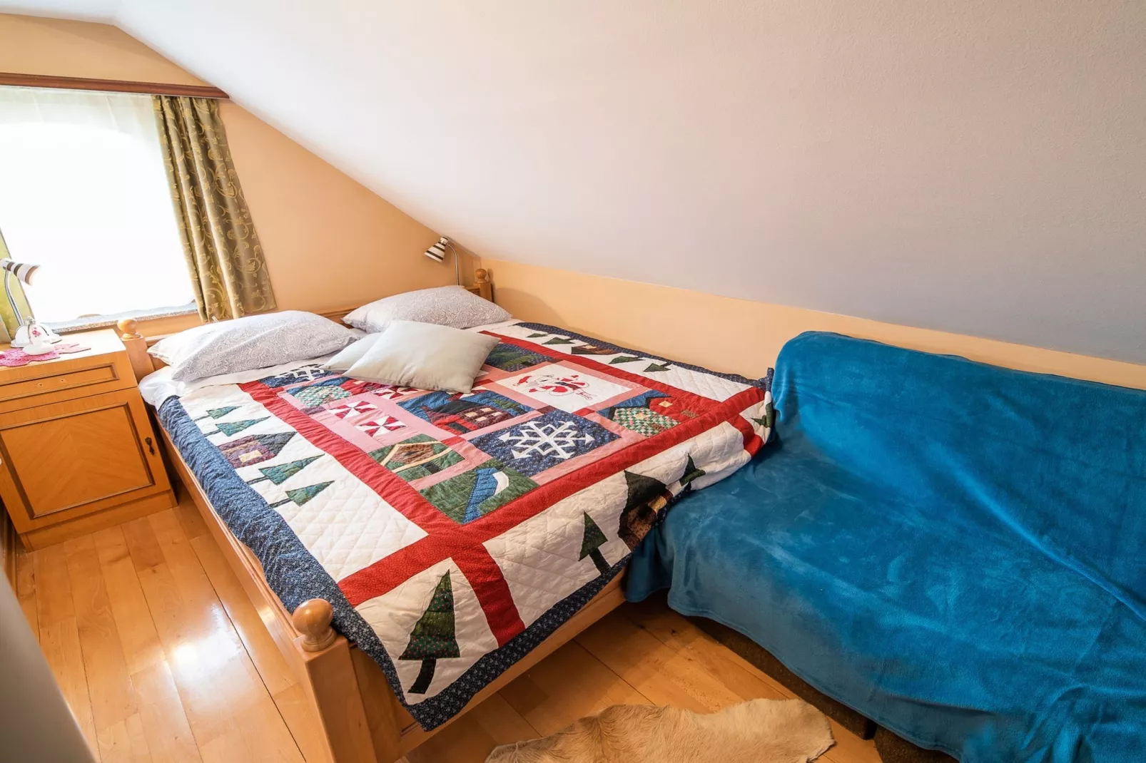 Vivid Hillside Country House with Hot-Tub and Sauna - Two Bedroom Country House-Slaapkamer