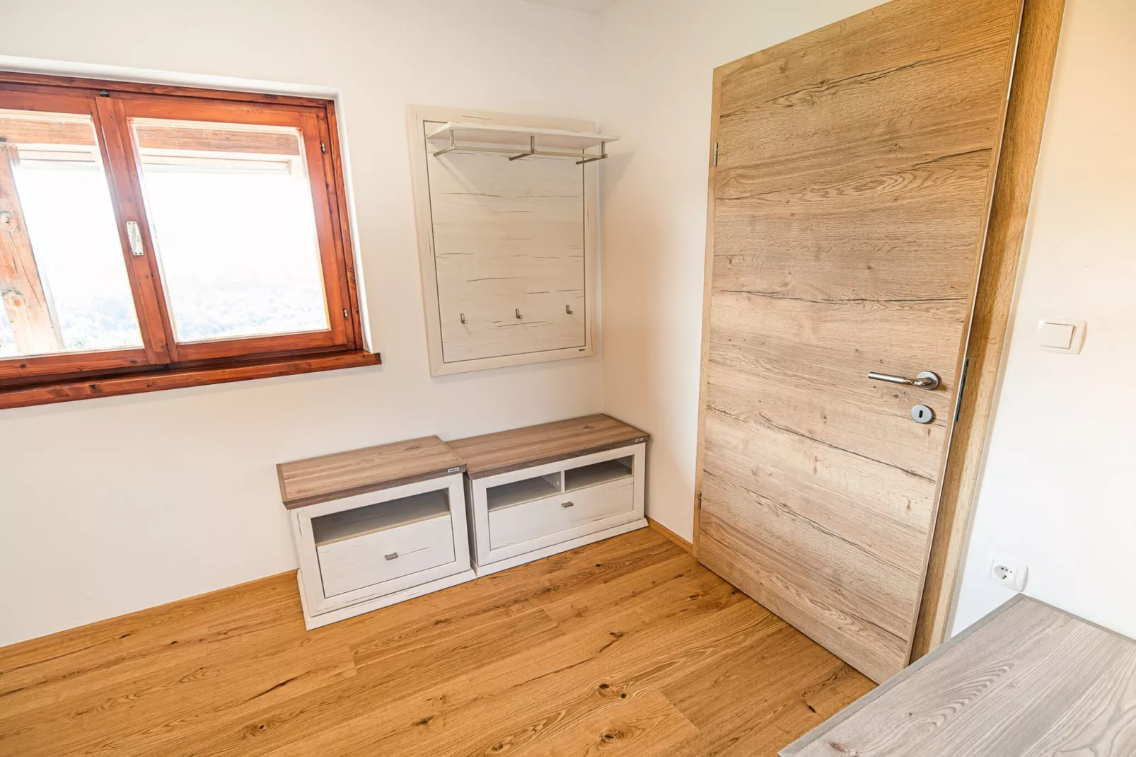 Serene Hollow Holiday Home with Mountain View - Two Bedroom Holiday Home with Mountain View-Slaapkamer