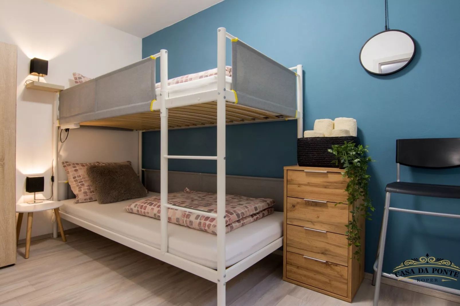 Downtown Koper Spacious Apartment with Balcony - Two Bedroom Apartment with Balcony-Slaapkamer