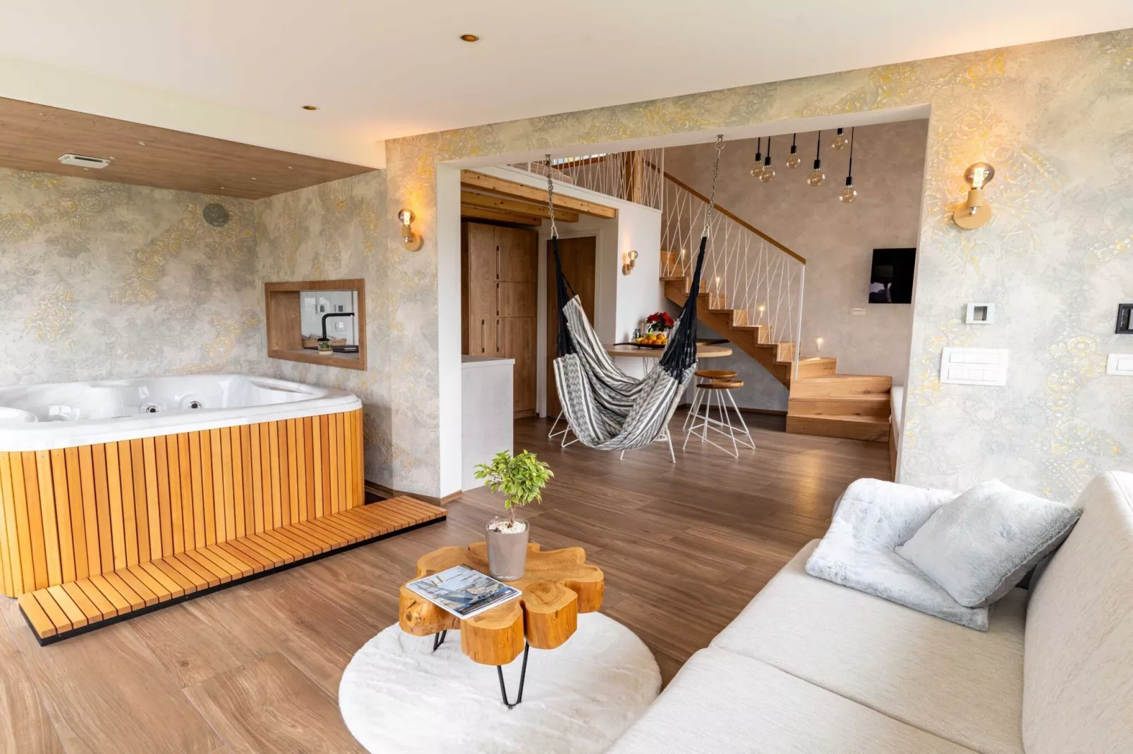 Elegant Warm Bliss Hideaway Escape Lodge - Holiday Home with Hot-Tub (owner Sunset)-Spa