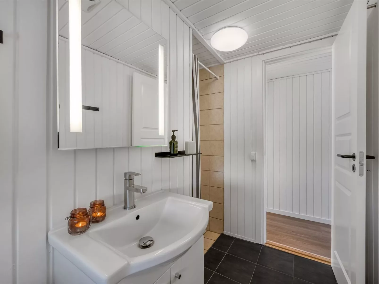 "Thamina" - 200m to the fjord-Binnen