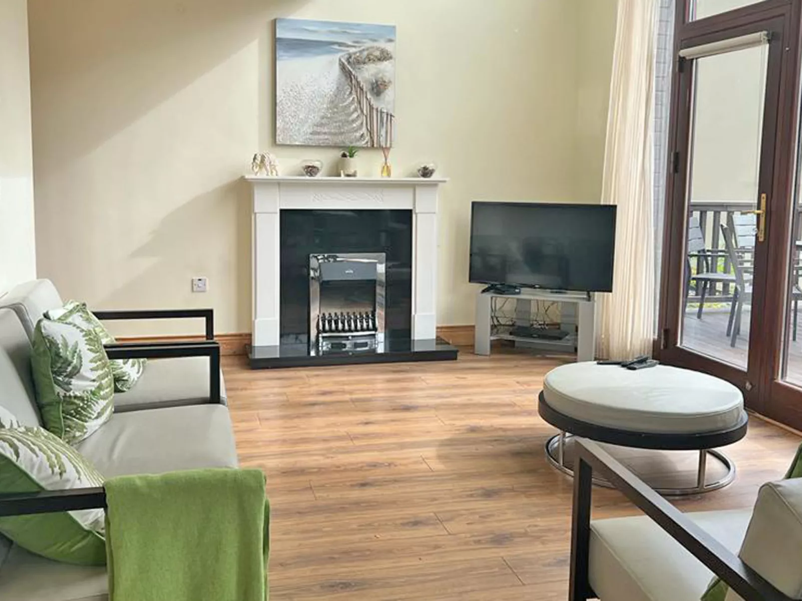 Castle Quay (TR4) HH No 14-Binnen