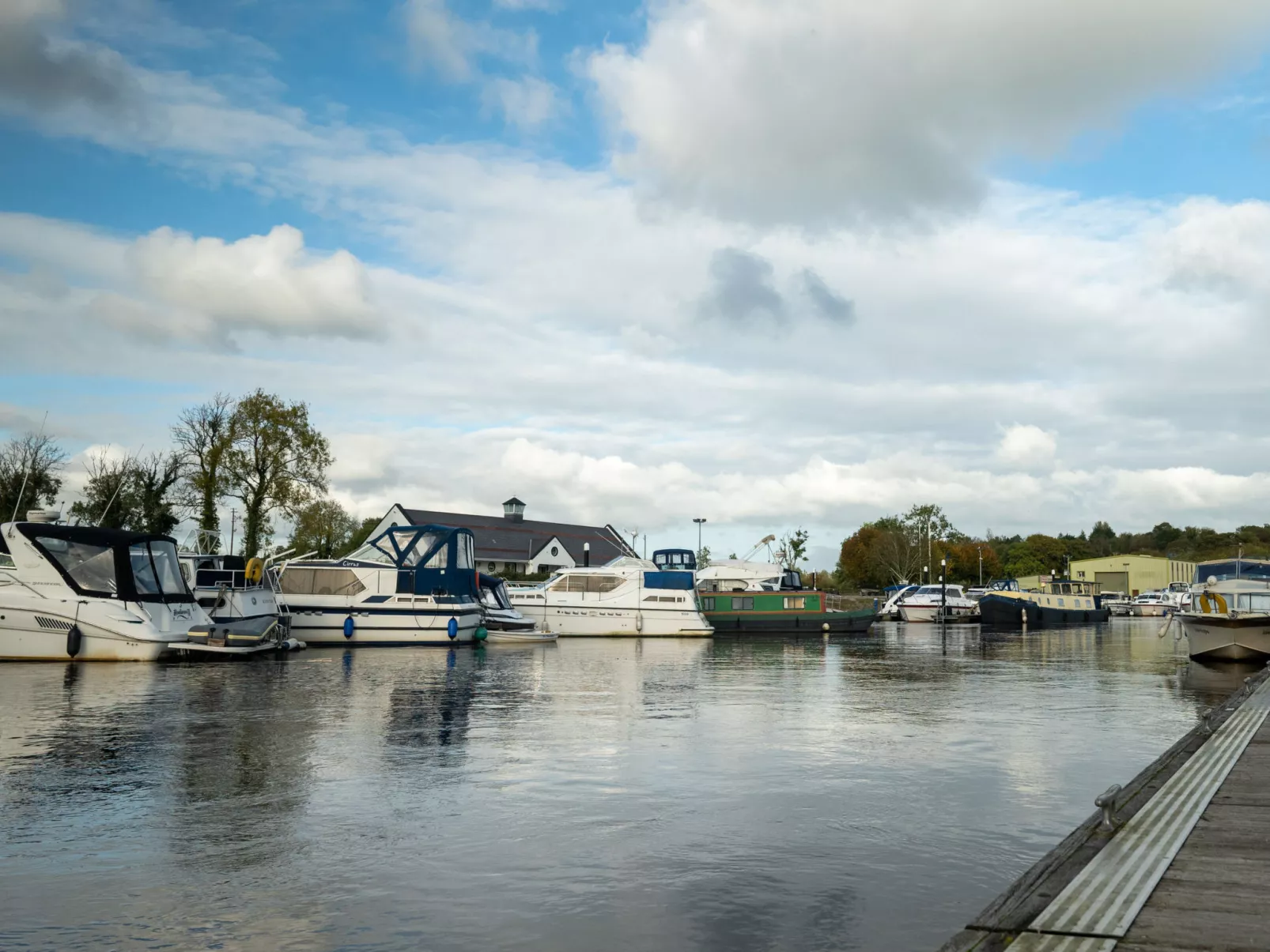 Riverrun Holiday Homes No 15-Buiten