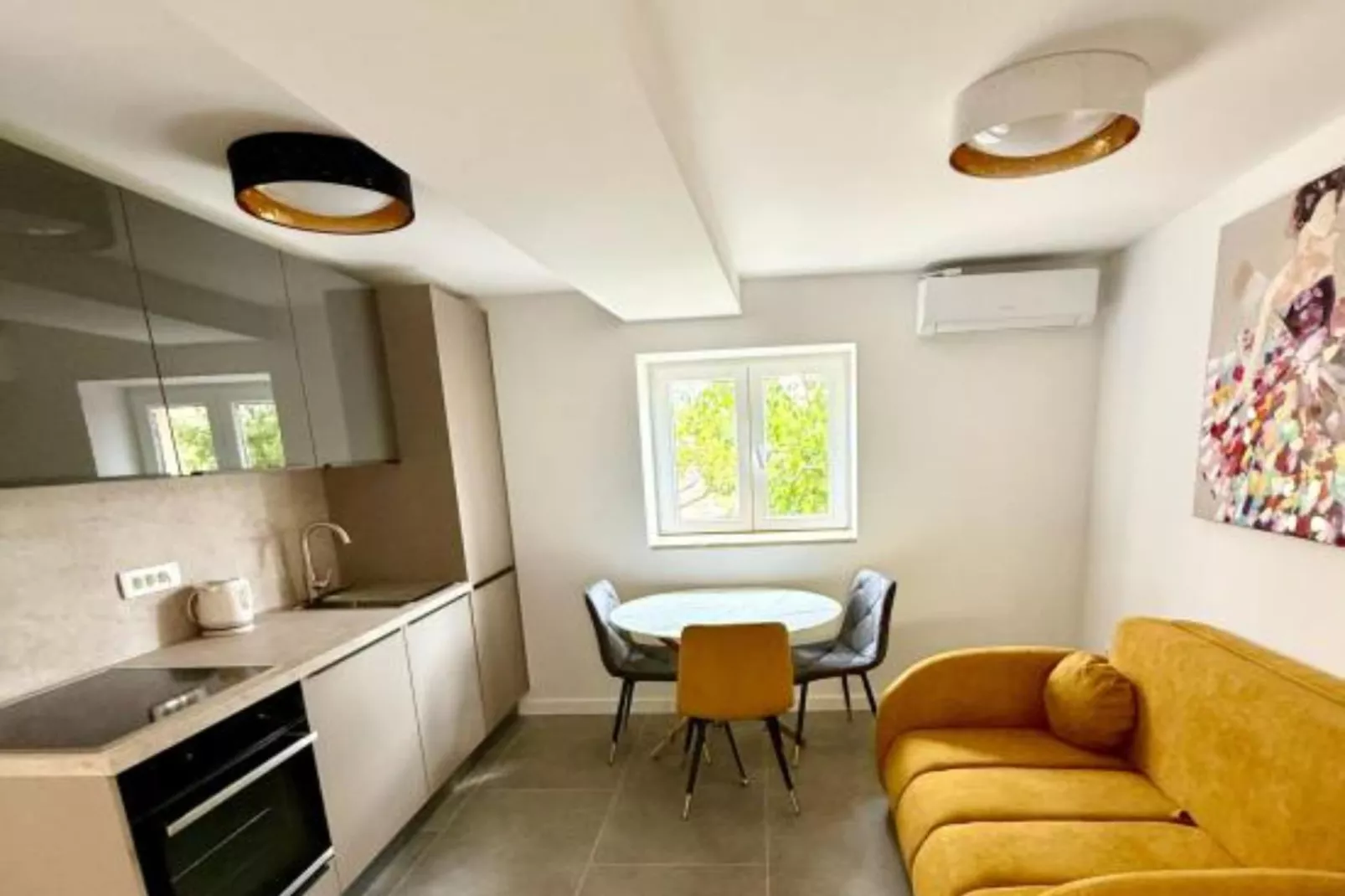 One-Bedroom Apartment With Terrace-Sfeer