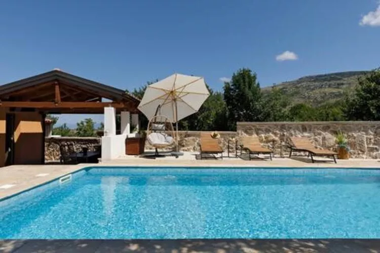 Holiday Home Lišnjak - Three Bedroom Holiday Home with Pool-Zwembad