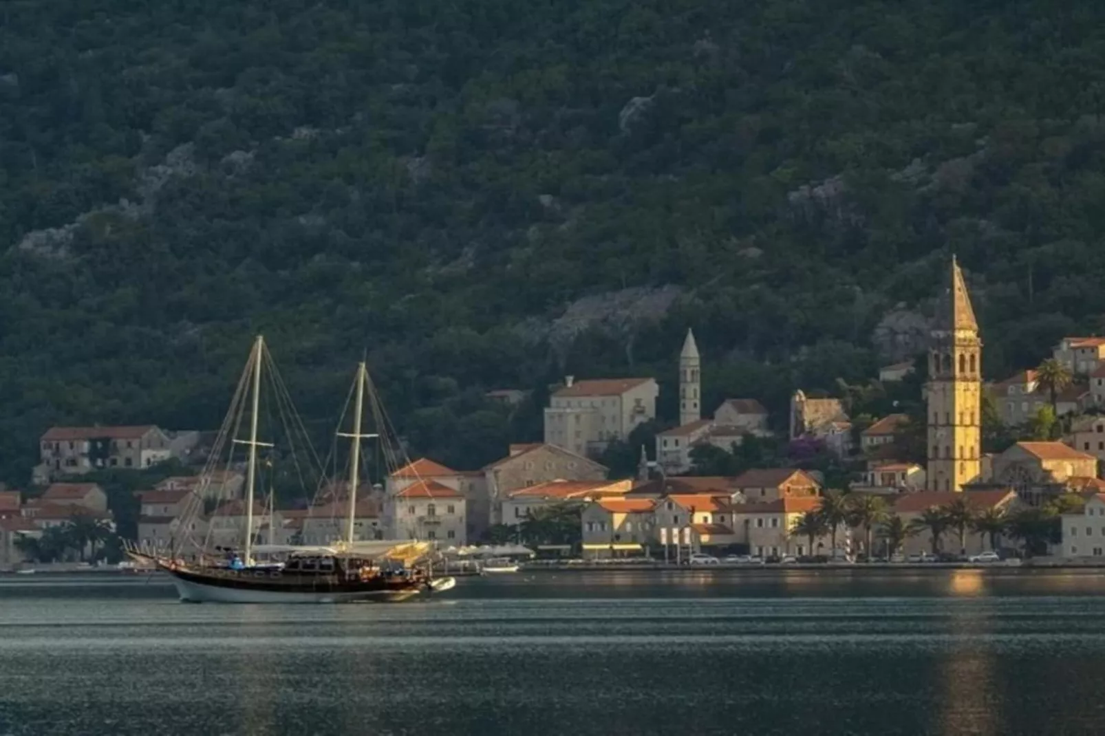 Charming Seaside Escape in Kotor - One Bedroom Apartment with Sea View 2-Buitenlucht
