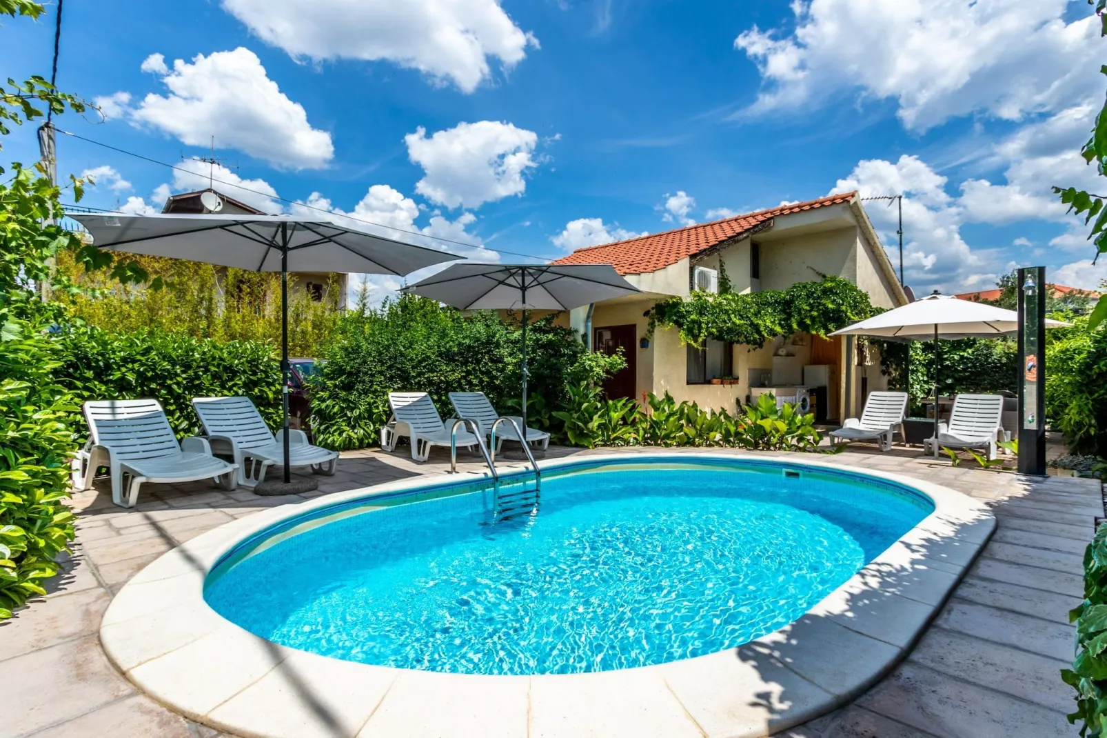 Two-Bedroom Holiday Home With Pool-Zwembad