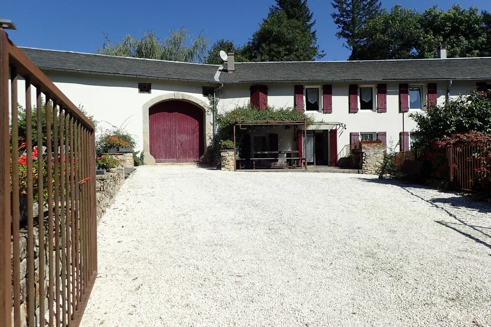 Gite du Pantouquet-Buitenkant zomer