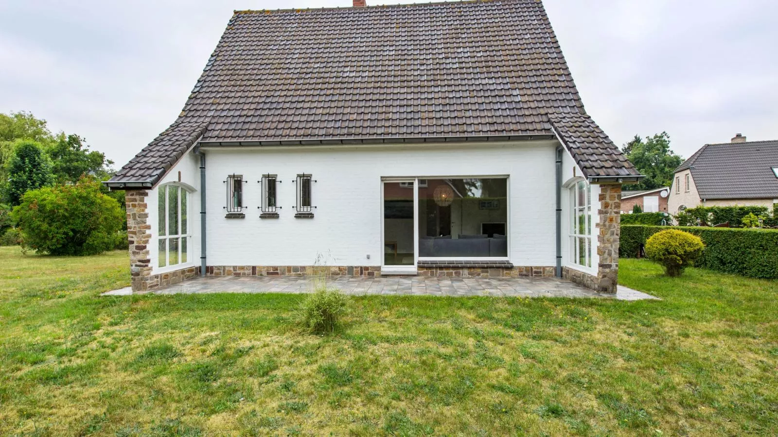 Chez Nous-Buitenkant zomer