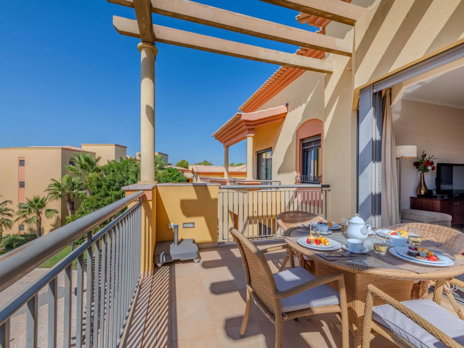 The Residence at Victoria-Buiten