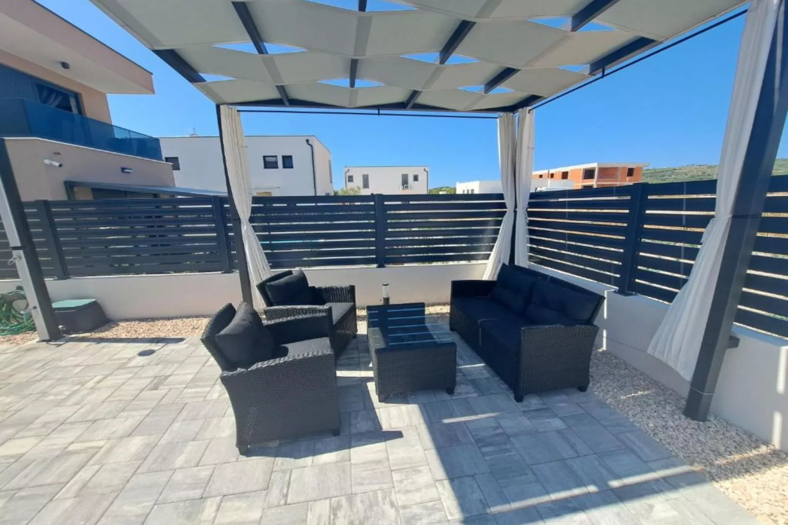 Villa With Pool-Terrasbalkon