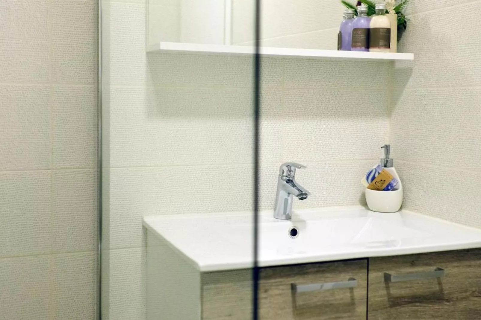 Apartments Blue Lavender - Two Bedroom Apartment - Badkamer