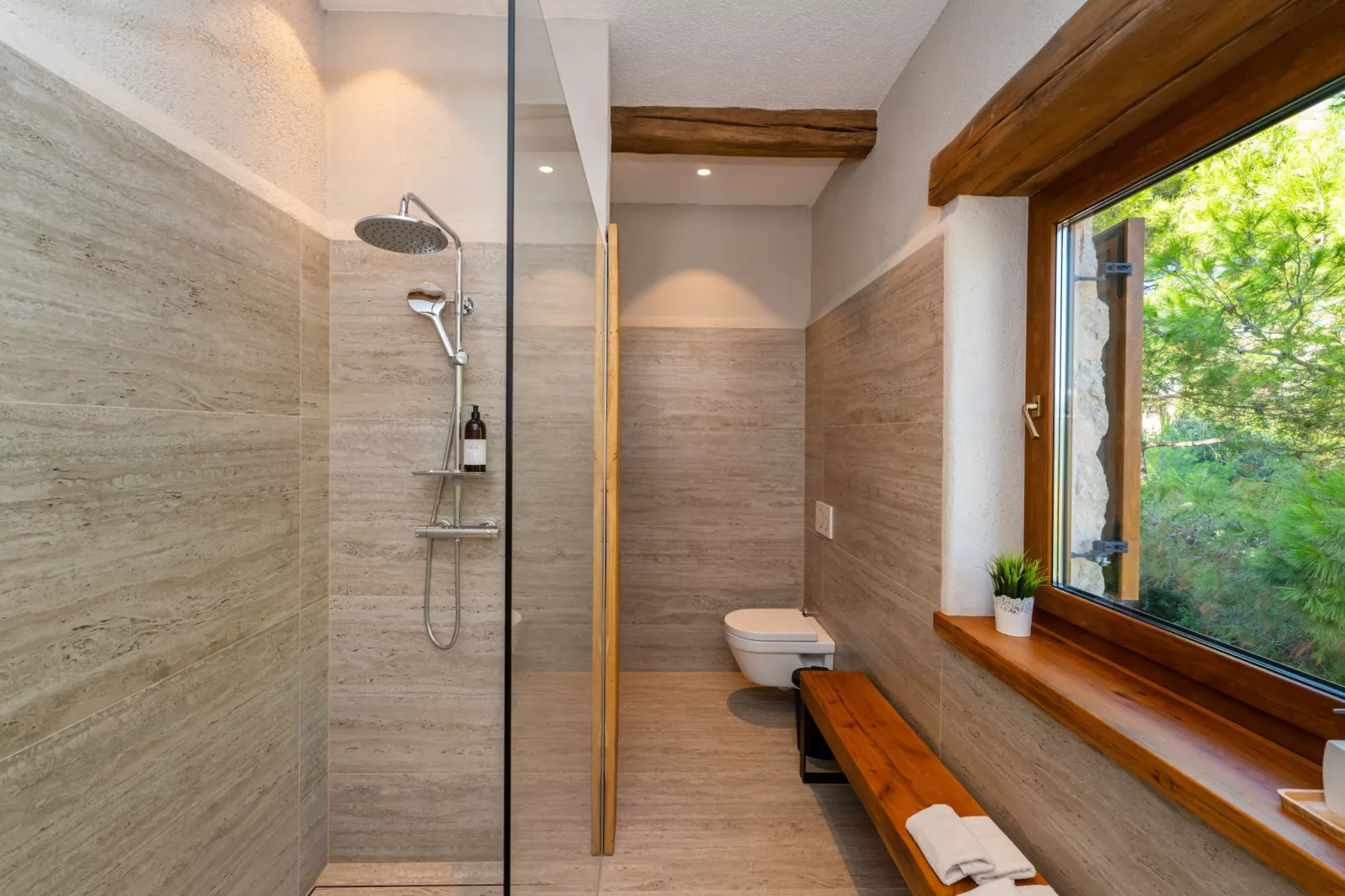 Authentic Villa Fisola-Badkamer