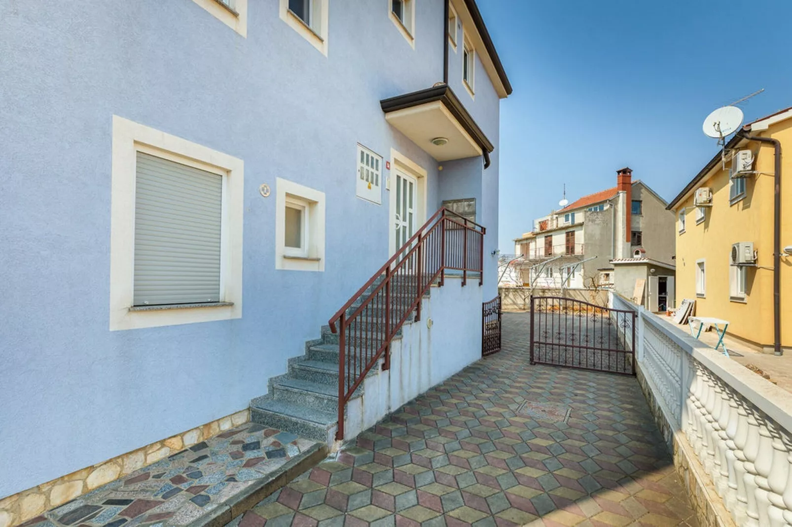 Apartment Dana - Two Bedroom Apartment with Terrace-Buitenlucht