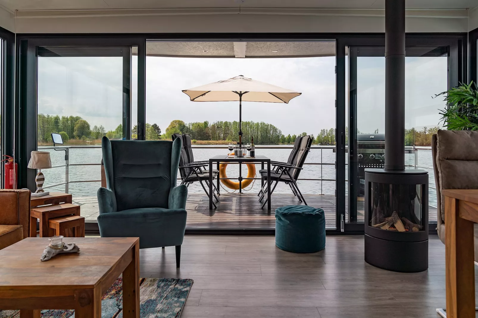 Hausboot in Zehdenick-Uitzicht zomer