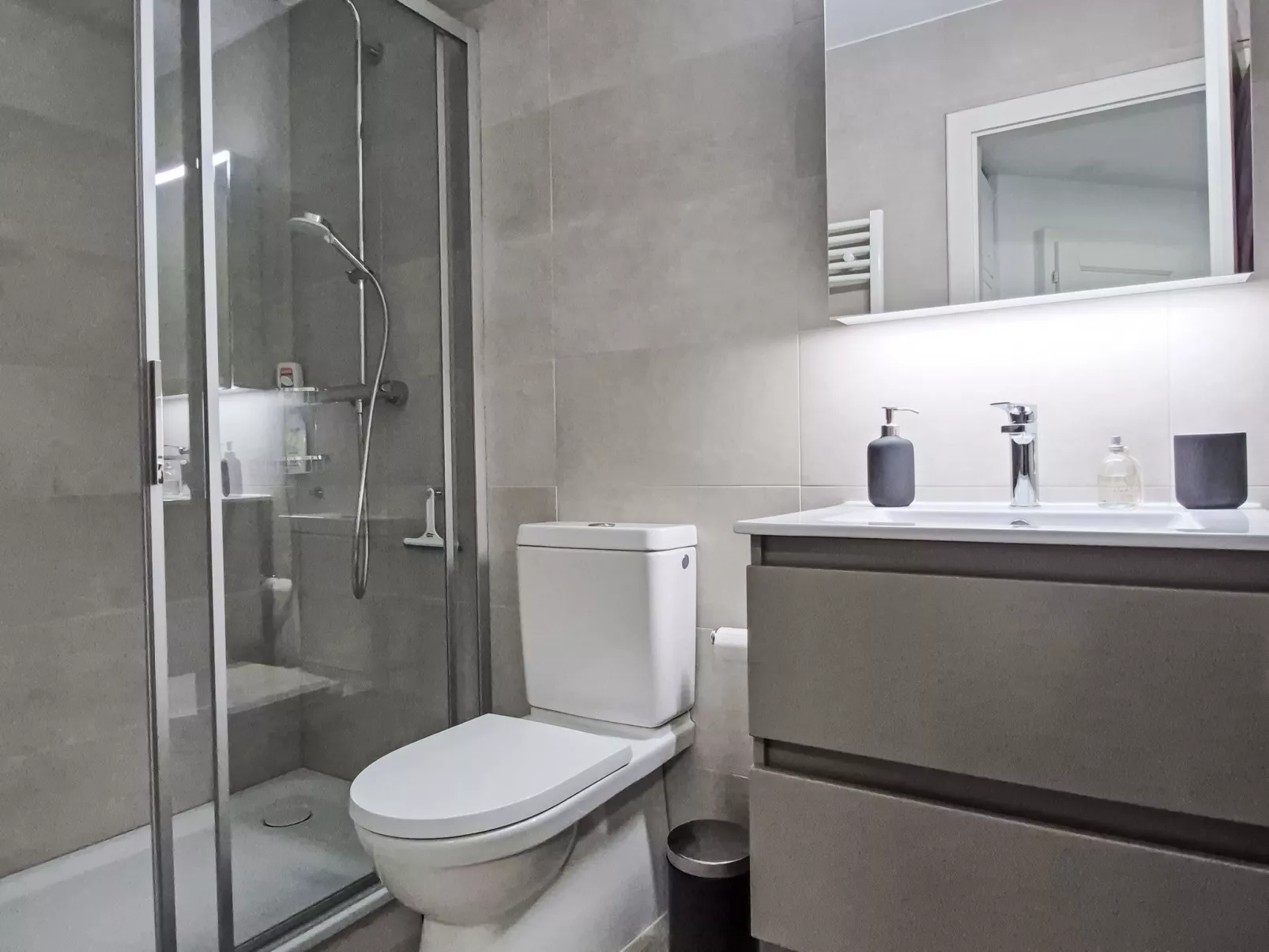 Ambassador 2/1-Binnen