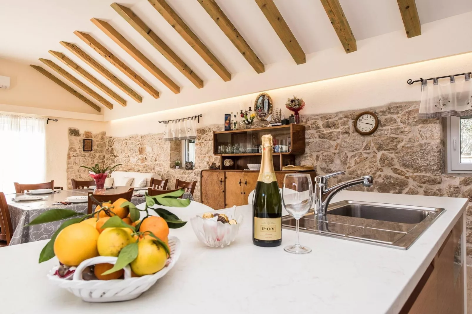 Authentic Villa Zvonko-Eetkamer