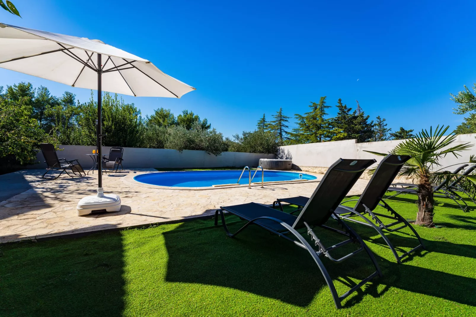 Holiday home Emily-Zwembad