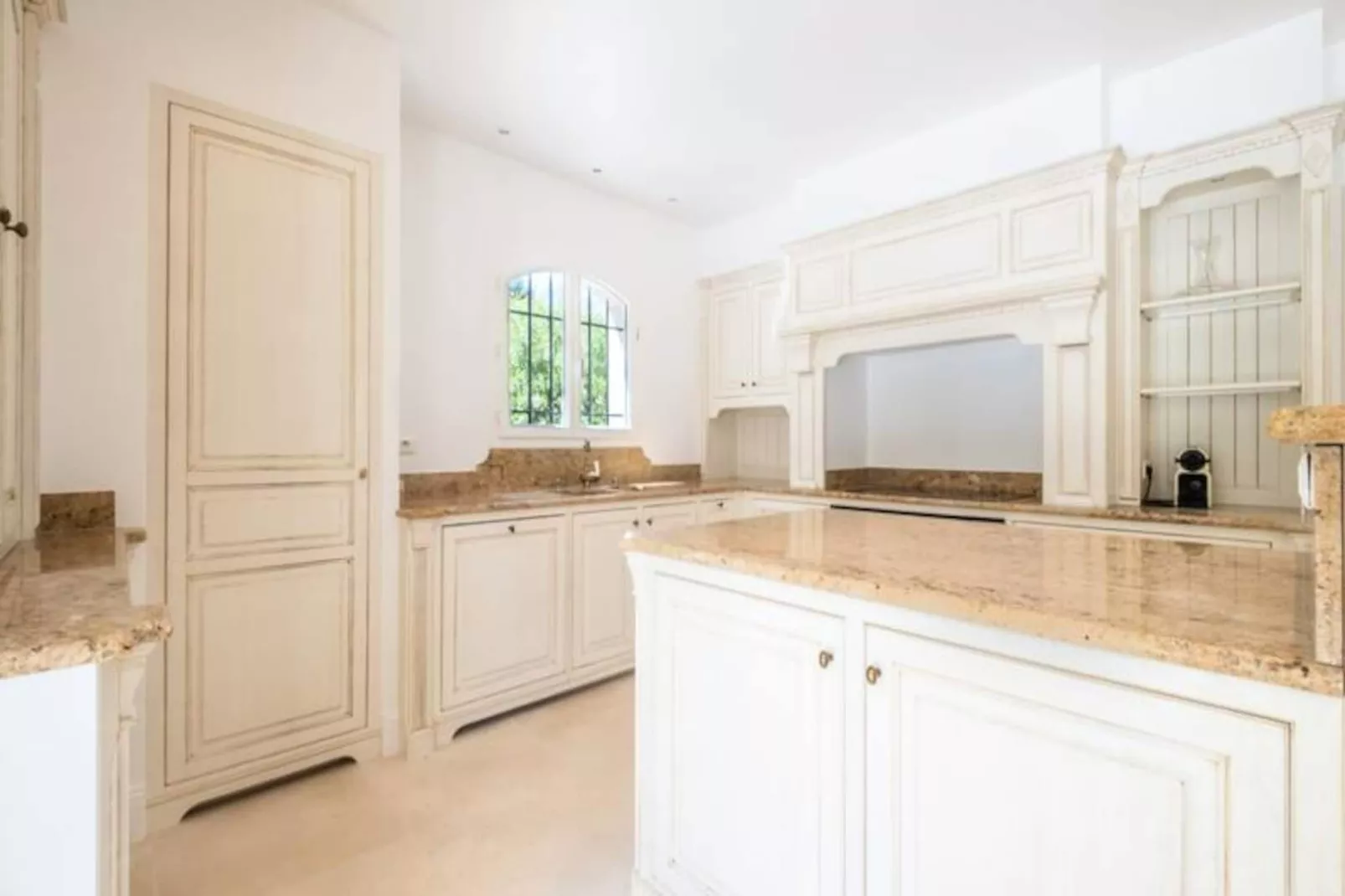 Résidence Bijou De 280m2 Et Piscine à Débordement Au Calme Absolu-Niet-getagd