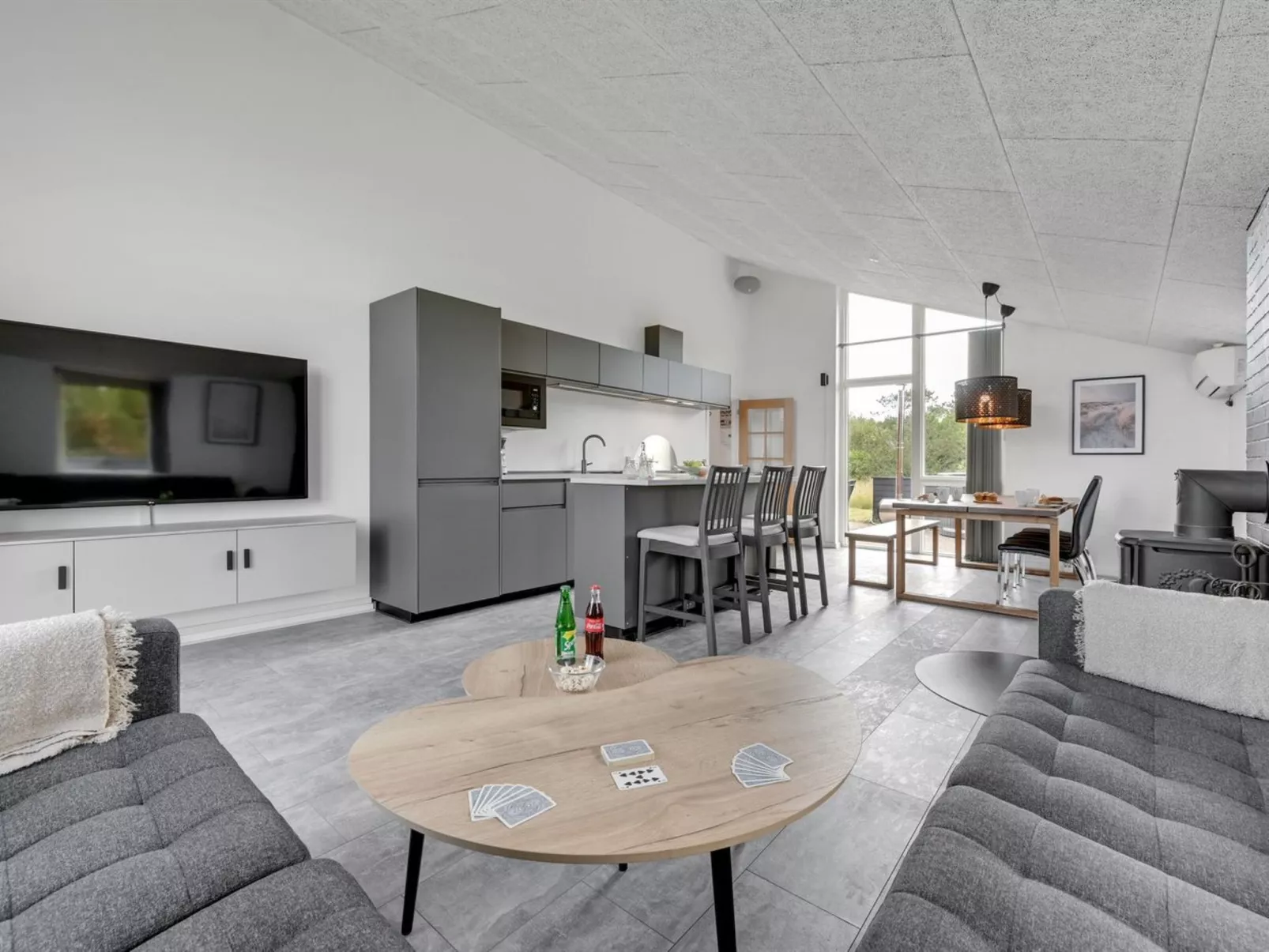 "Mert" - 1.2km from the sea-Binnen