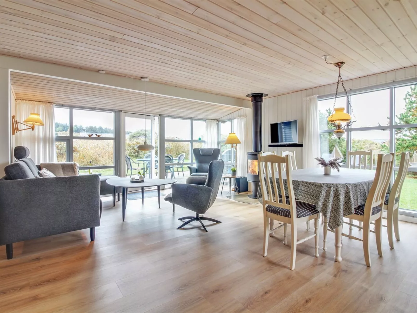 "Alice" - 1.3km from the sea-Binnen