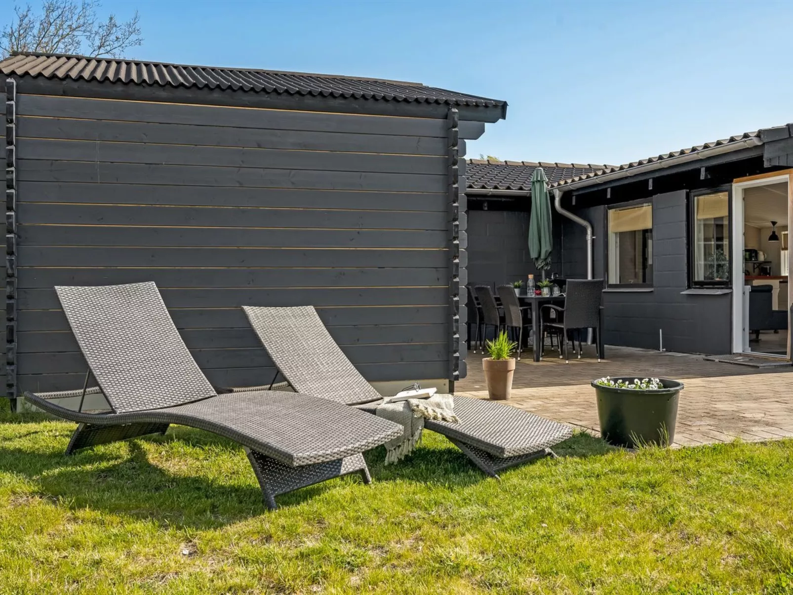 "Valdemar" - 350m to the fjord-Buiten