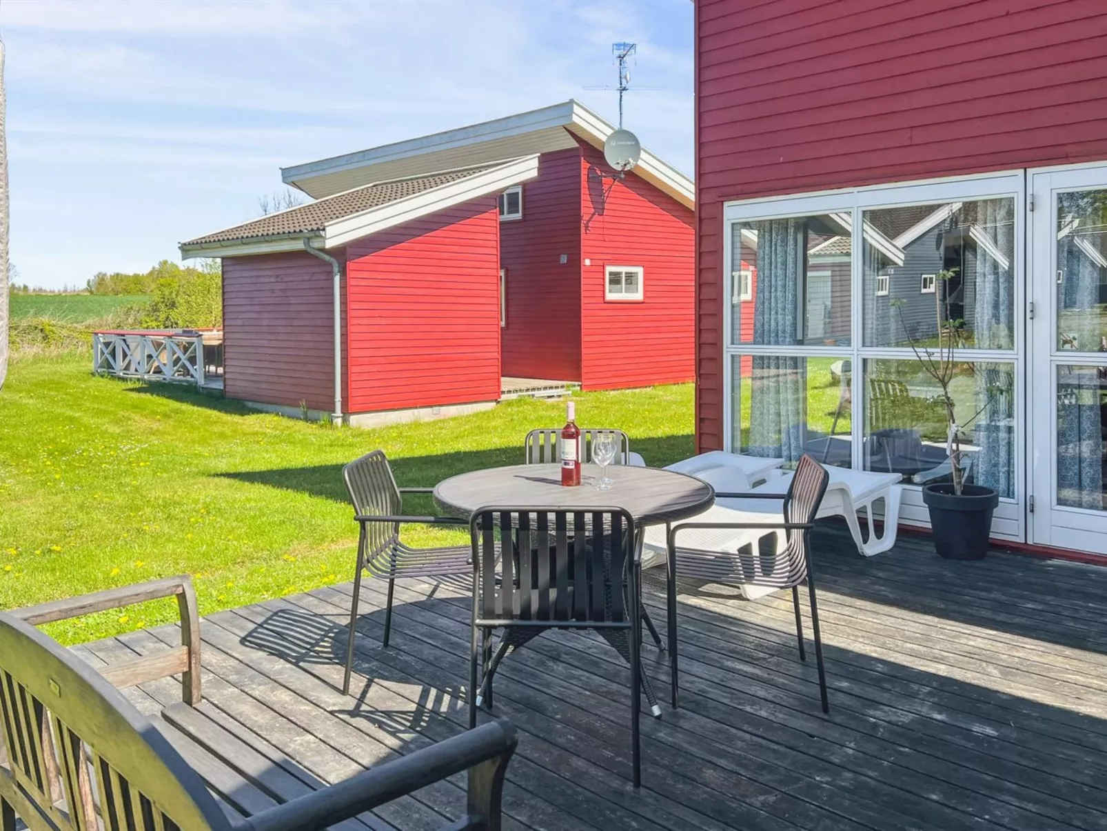 "Carlie" - 2.8km from the sea-Buiten