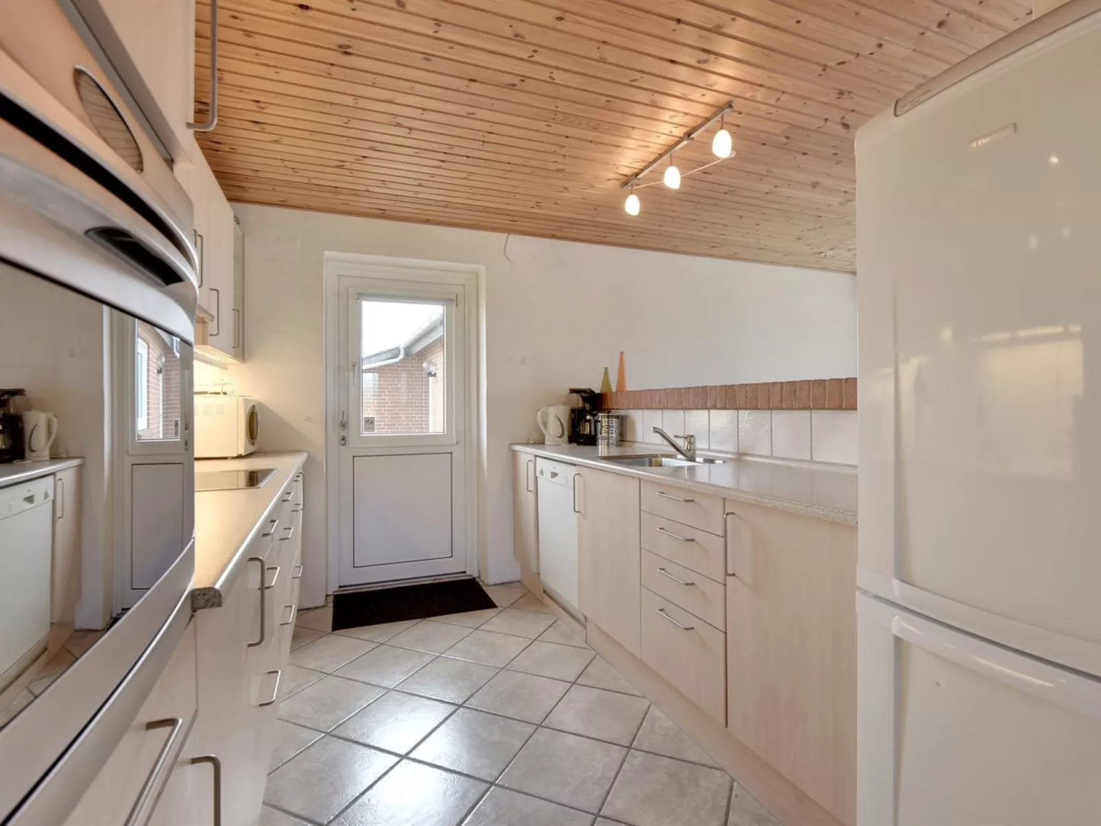 "Dorothea" - 450m to the fjord-Binnen