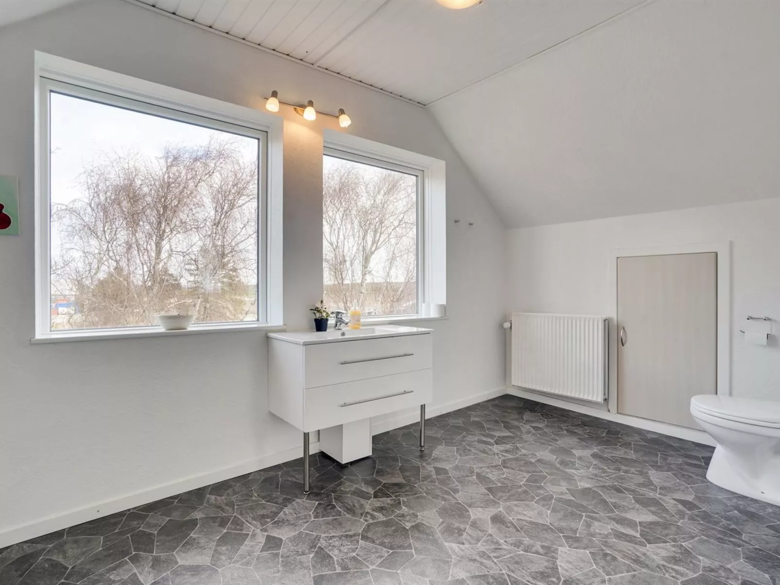 "Rahild" - 2km to the fjord-Binnen