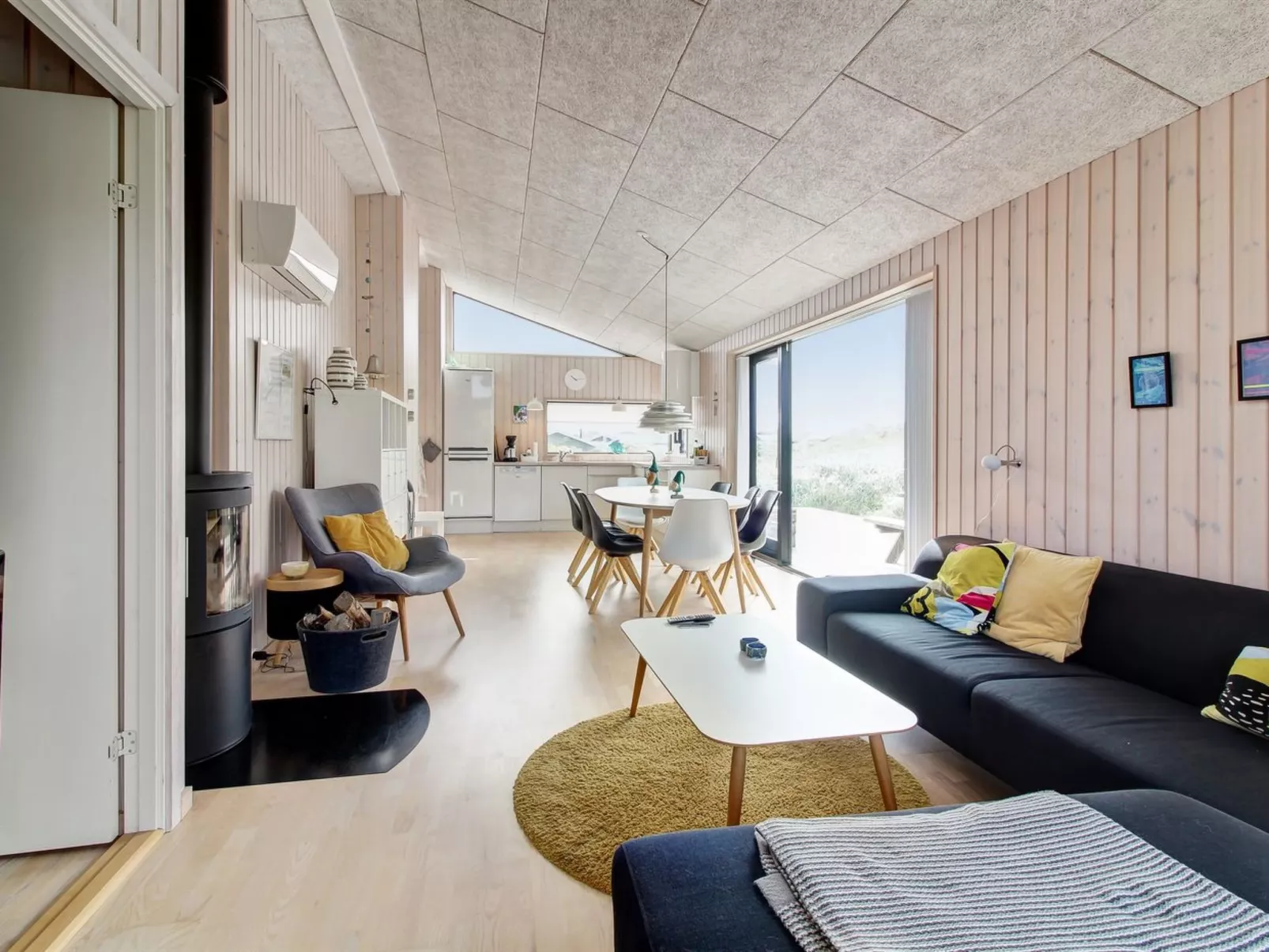 "Mikkel" - 300m from the sea-Binnen