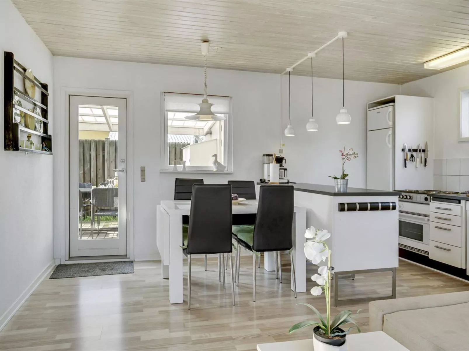 "Alvina" - 25m from the sea-Binnen