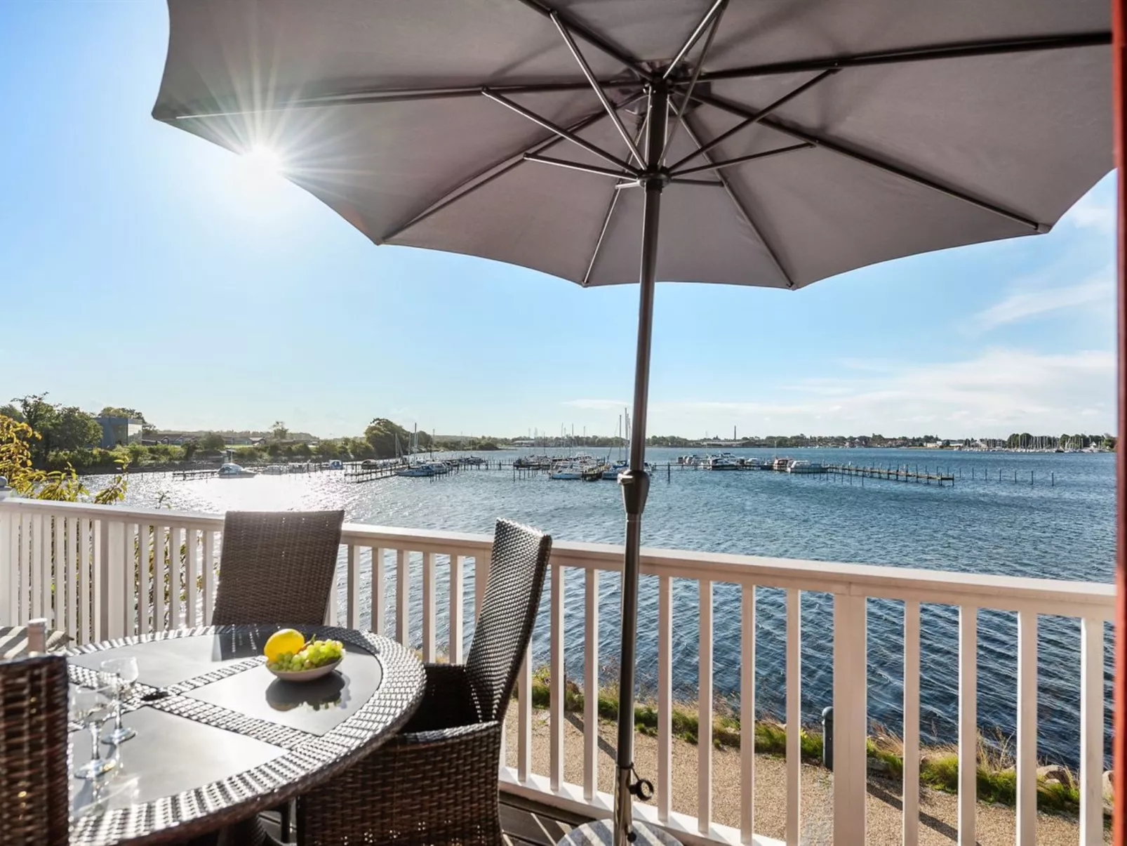 "Joar" - 5m to the fjord-Buiten